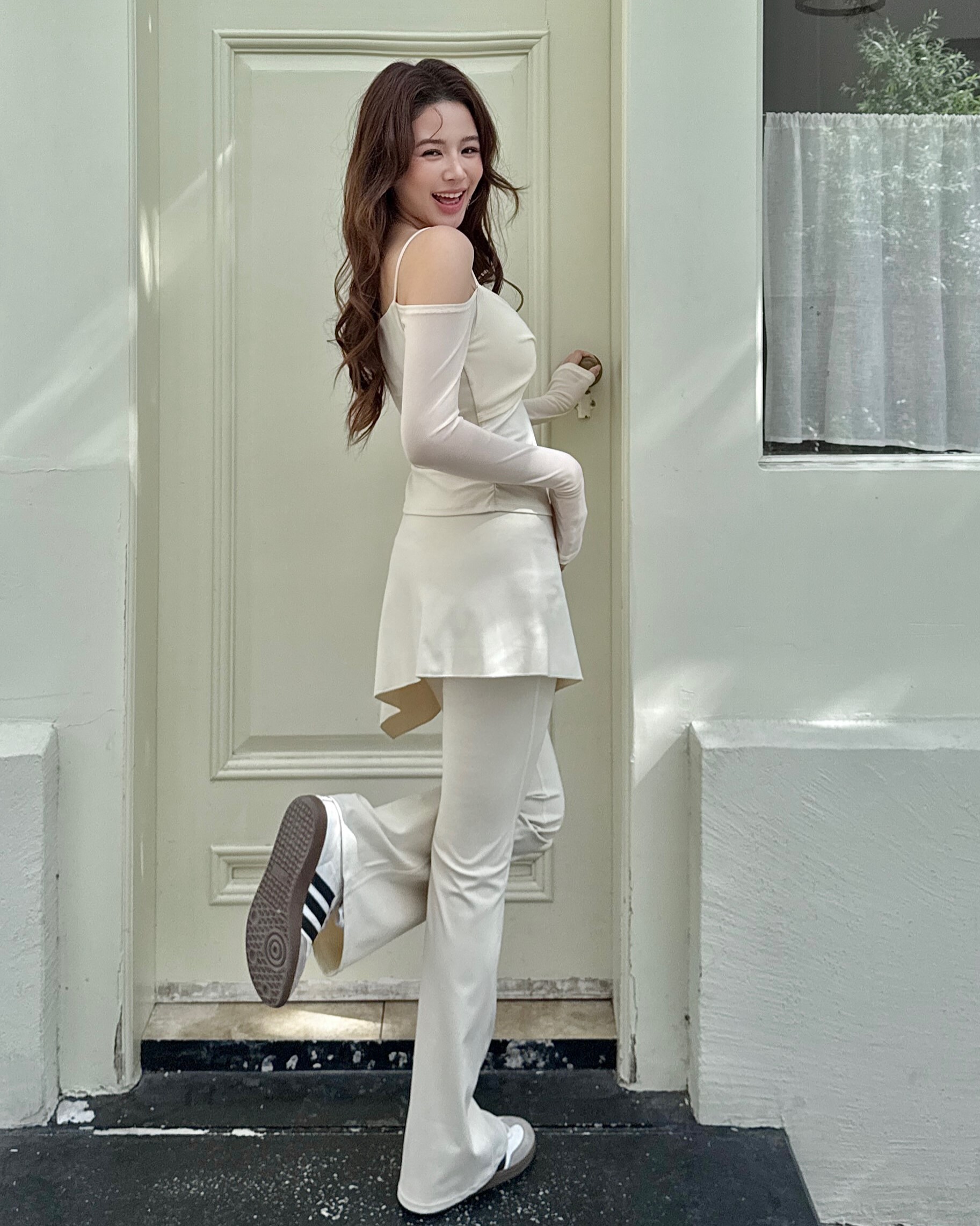 FLOAT 輕透網紗吊帶上衣-奶白