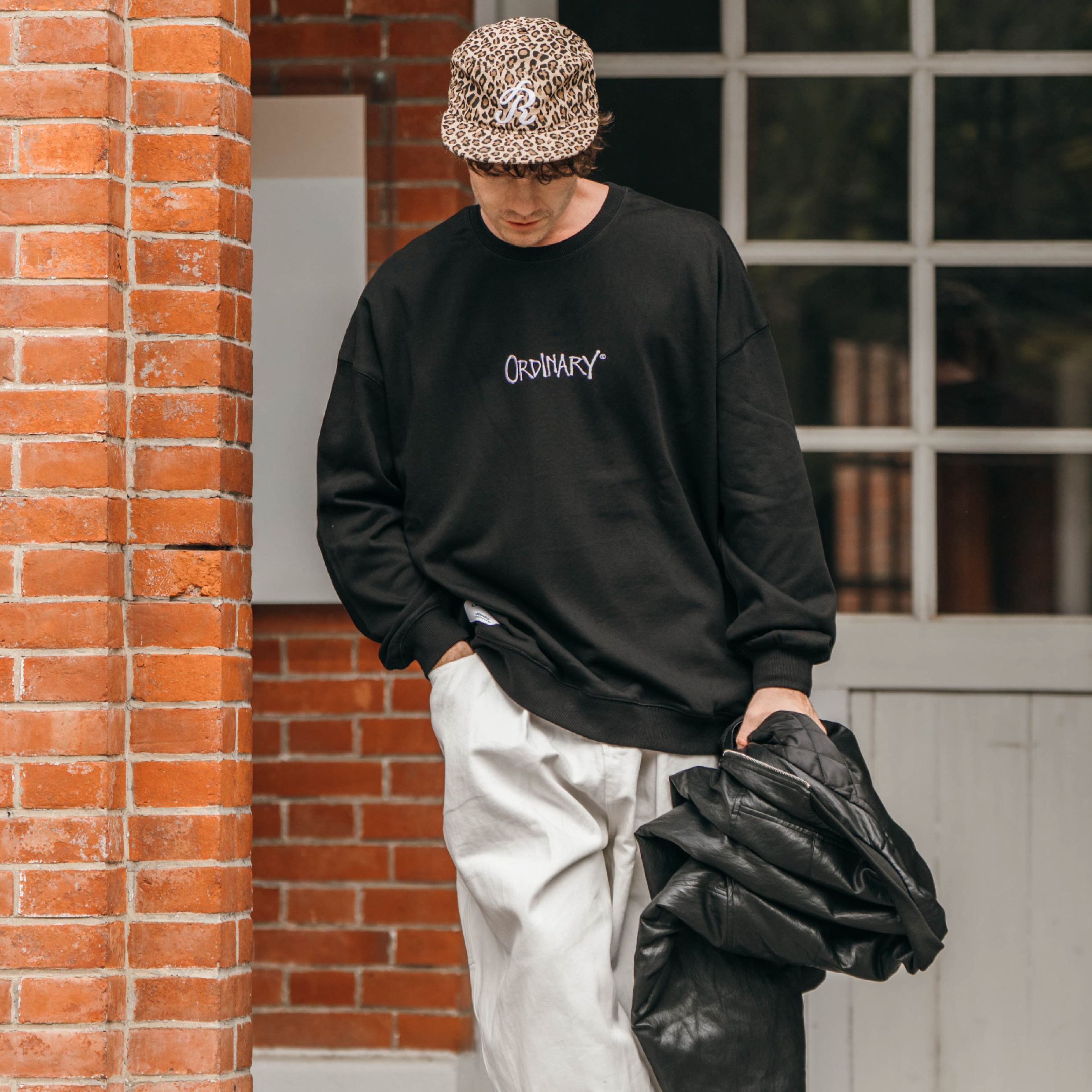 ORDINARY Logo Pocket Sweatshirt 口袋小鐵牌Logo大學Tee