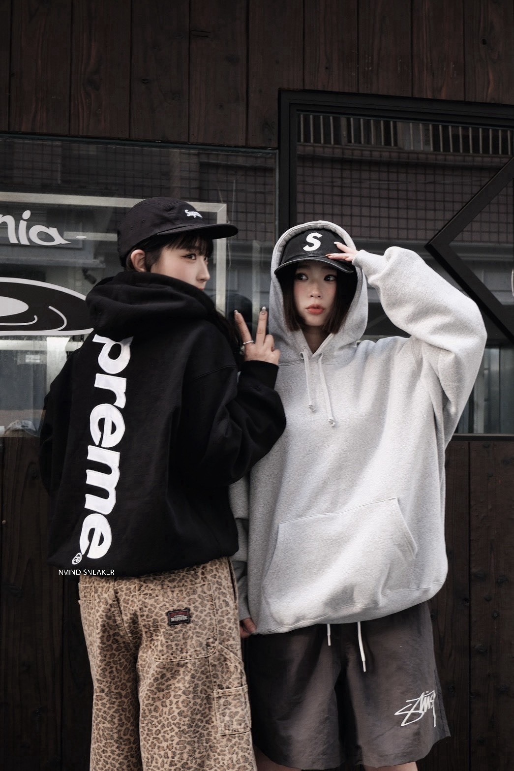 SUPREME SATIN APPLIQUE HOODED SWEATSHIRT 背後 LOGO 帽Ｔ
