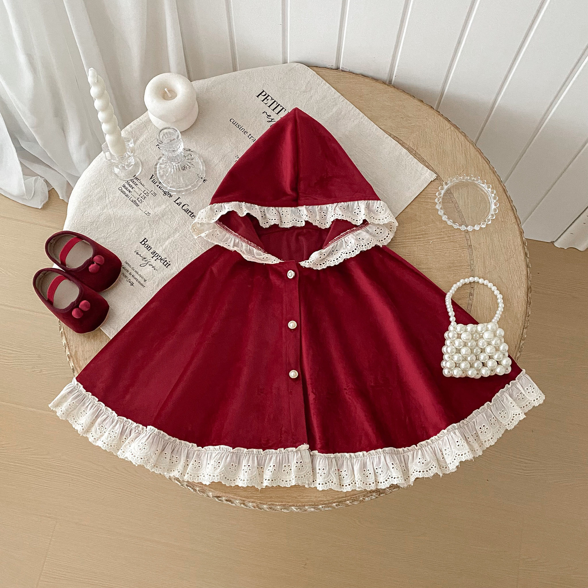 紅色蕾絲滾邊披肩