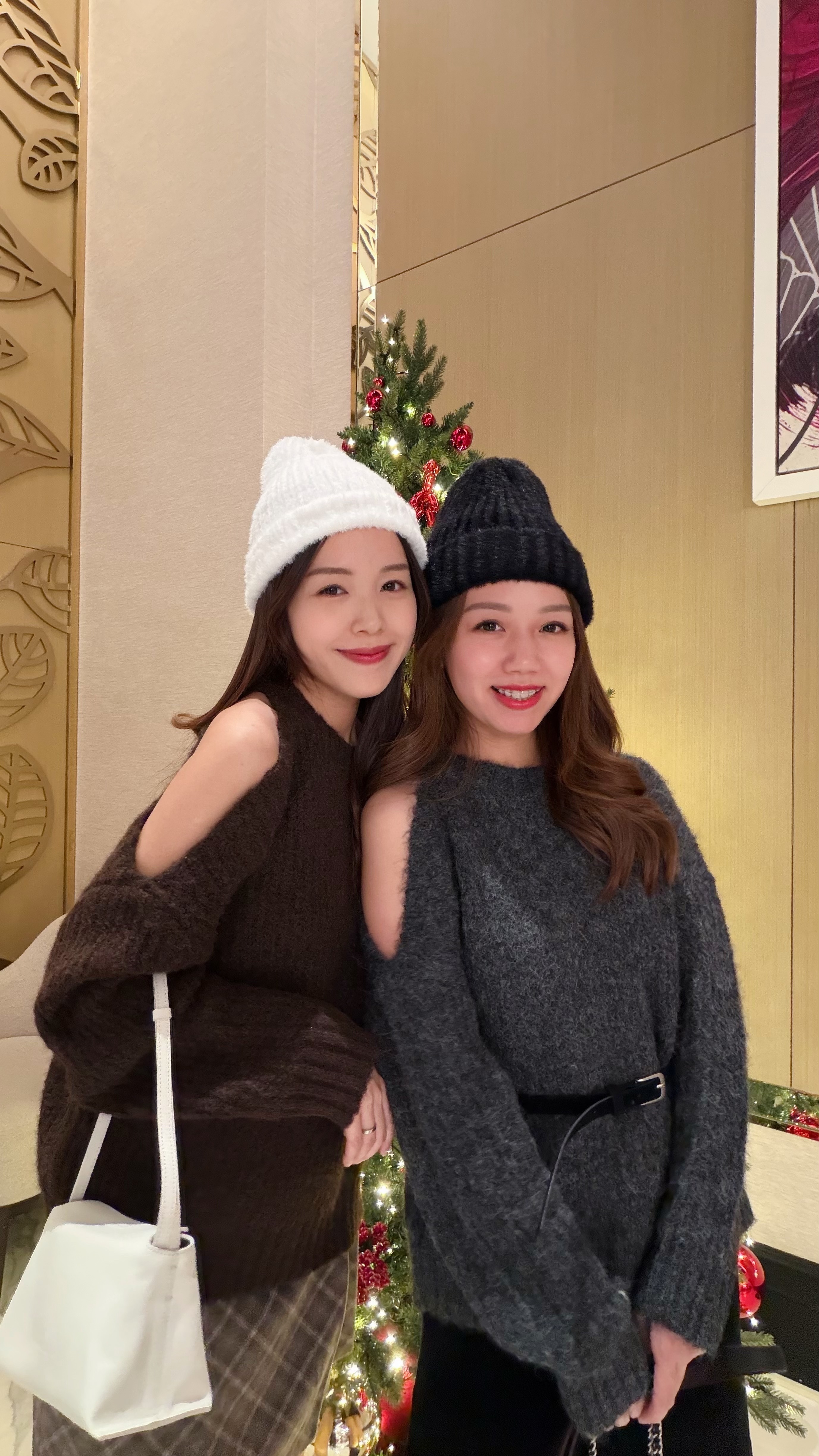 KR401 小性感節日單肩露肩冷衫-2色