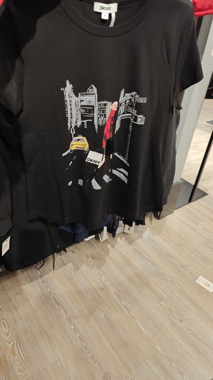 [U] DKNY BLACK S/S CAB CONVERSATIONAL T-SHIRT, P5MOEWNA-BLK  (UD156)