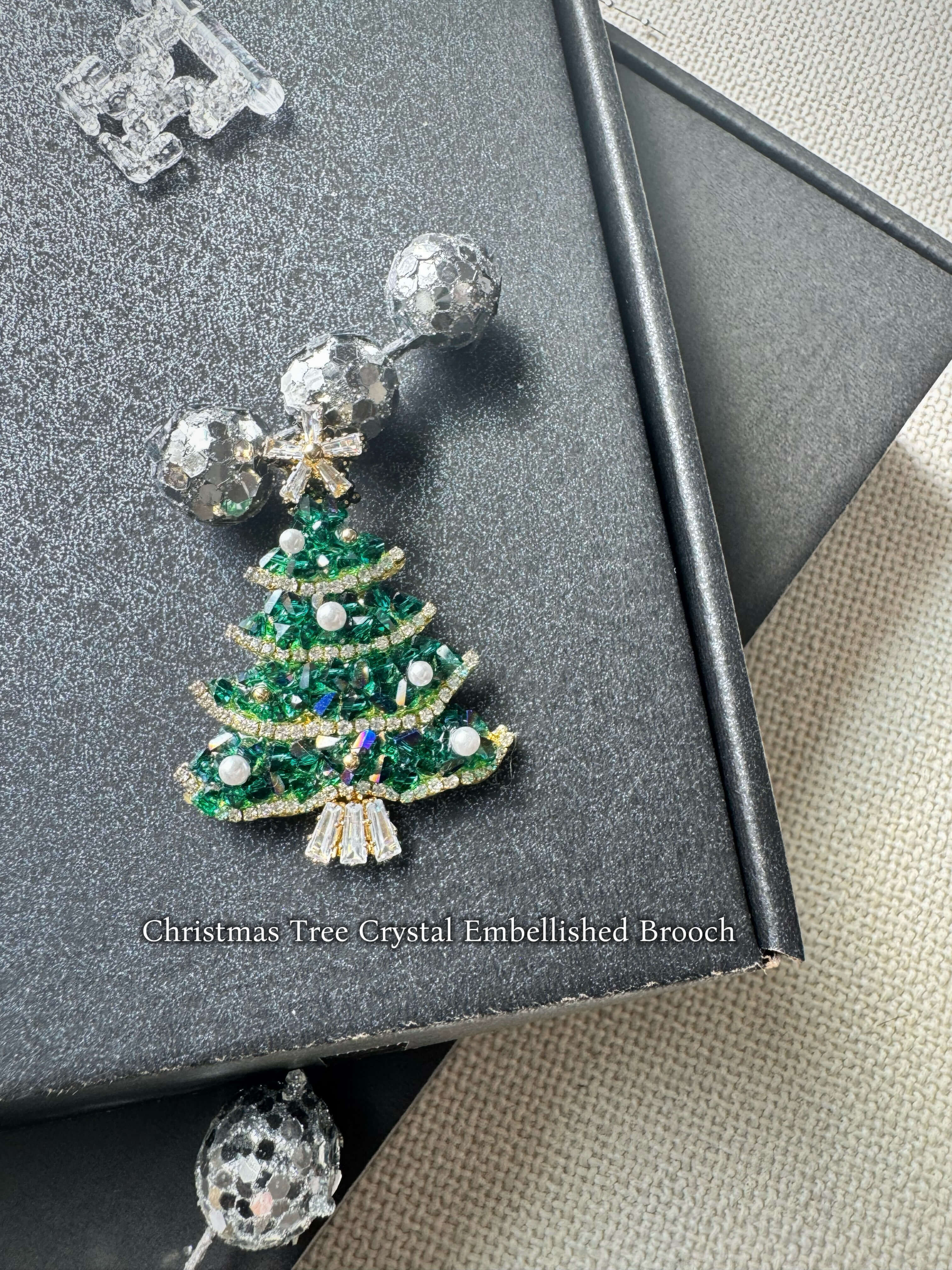 Christmas Tree Crystal Embellished Brooch_BR2312L18