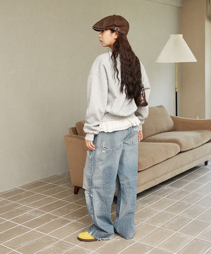 MARY QUANT/  Lace hem, flocked print, fleece-lined sweatshir