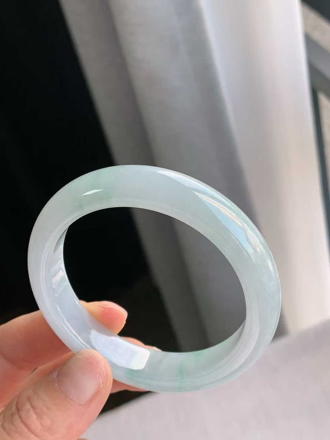 1215640 56.7mm翡翠飄綠正圈手鐲 (56-58)