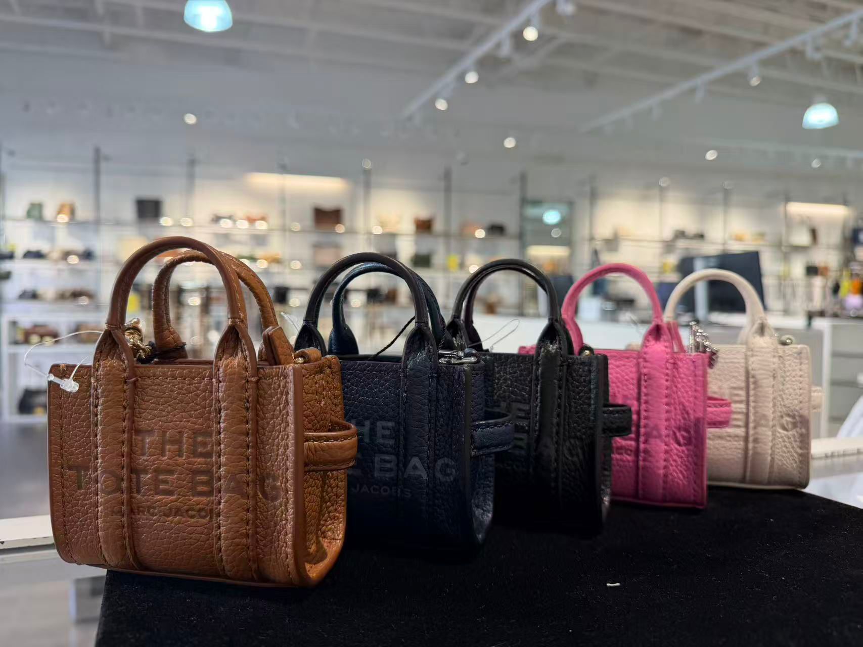 【預購】MARC JACOBS LL1124118 包包吊飾