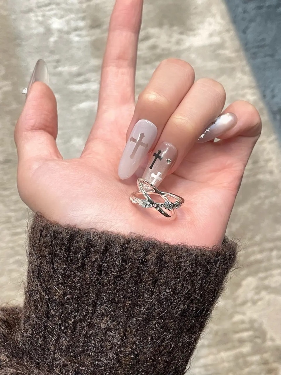 Charles & Keith 小CK Reverie 施華洛世奇® 水晶交叉造型 銀色 鑲嵌戒 戒指 女戒 / 預購