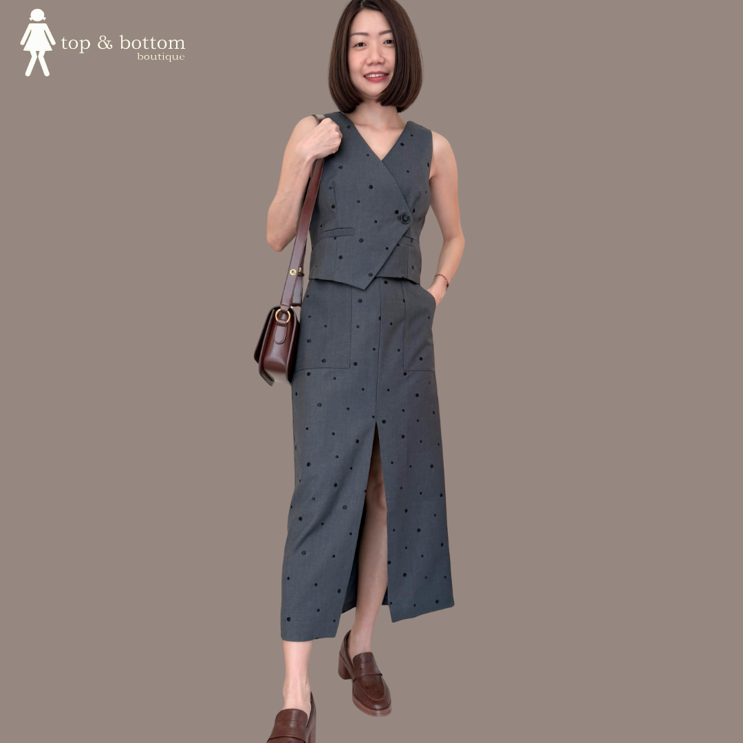 SLEEVELESS VESTED BLOUSE