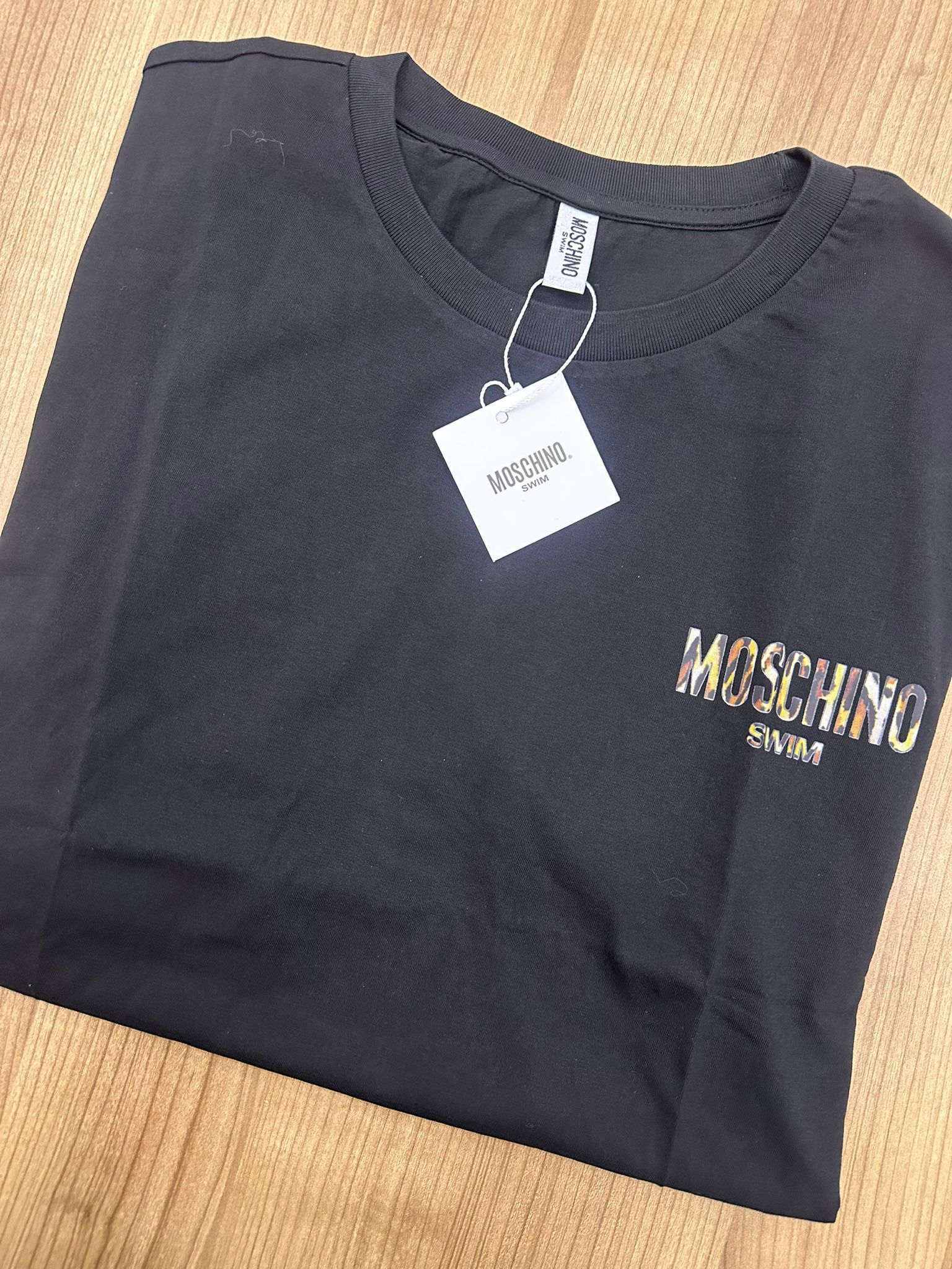 【現貨】MOSCHINO LL1011301 小LOGO短袖上衣