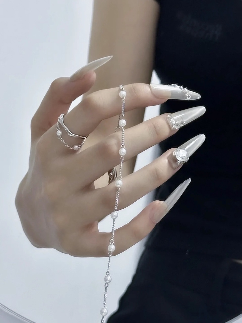 Charles & Keith 小CK Corrine 珍珠手鍊 手鏈 串珠 銀色 / 預購