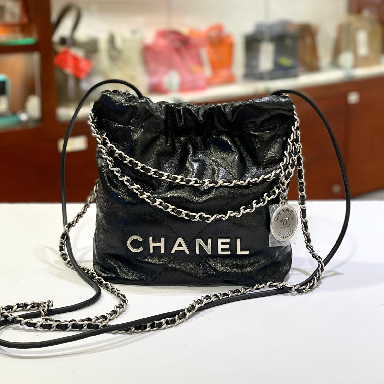 全新CHANEL 22B MINI 垃圾袋 AS3980 黑色銀扣亮面小牛皮 #兩年免費保養 #BRAND NEW #香榭站正品