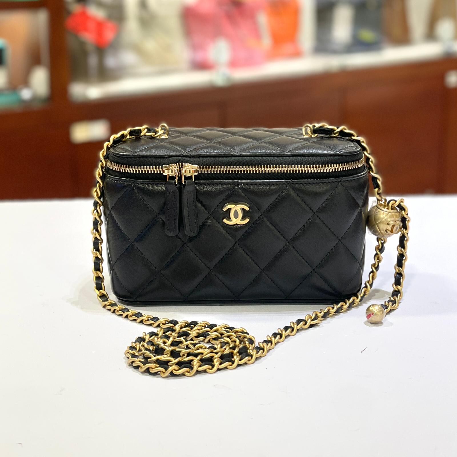 全新CHANEL長盒子 AP2303 黑色羊皮金波化妝鏡CC Logo底 晶片款 #金球鏈袋 #兩年免費保養 #BRAND NEW #香榭站正品