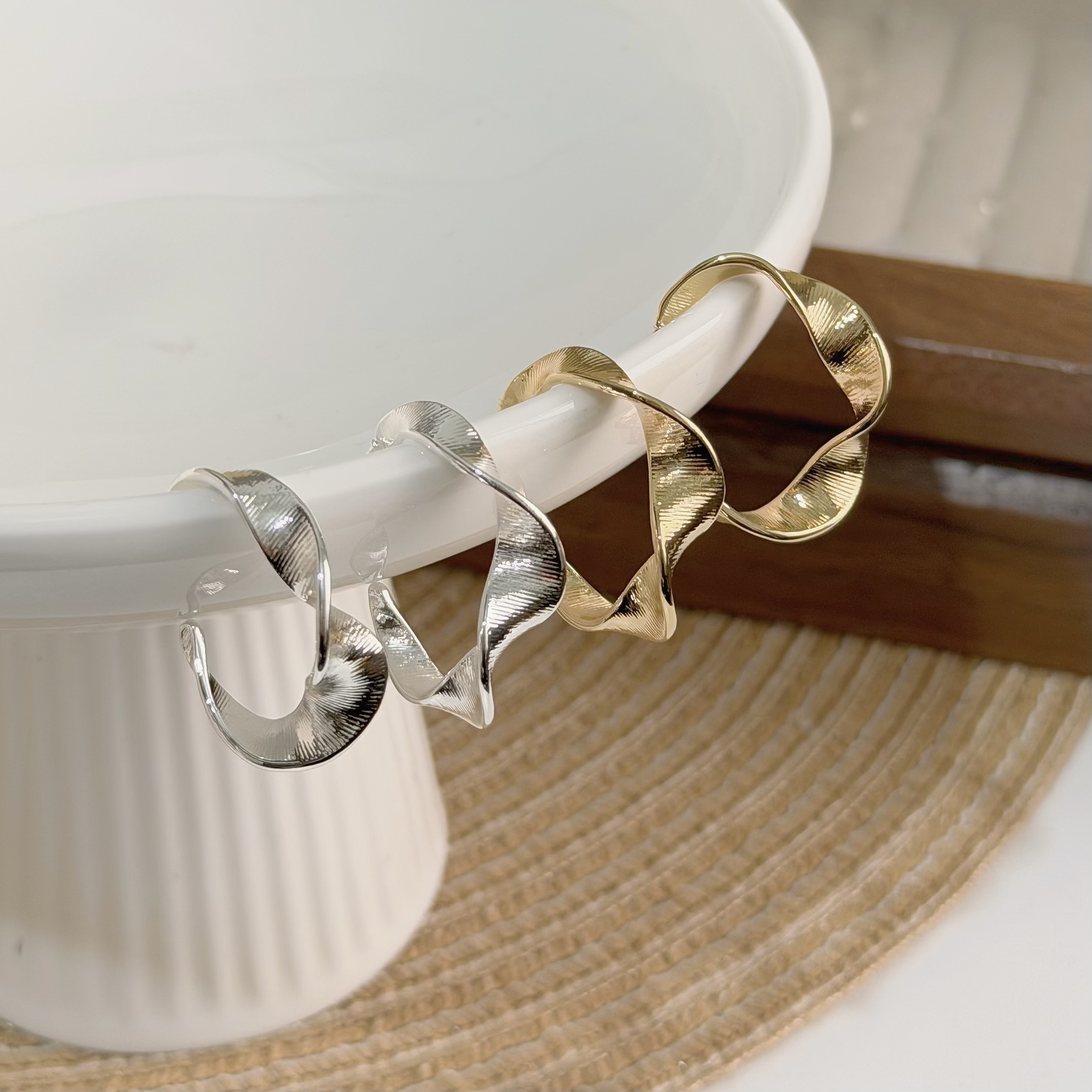 Z201拉絲波浪c字圈