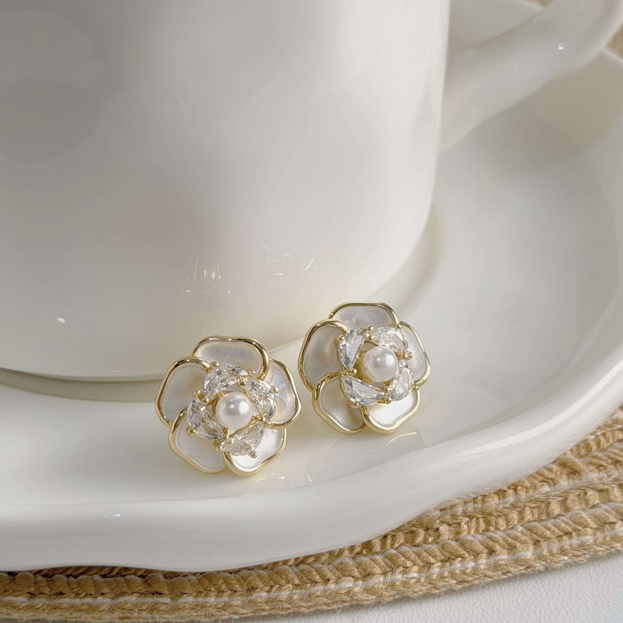 Z208鋯石貝殼花朵耳針