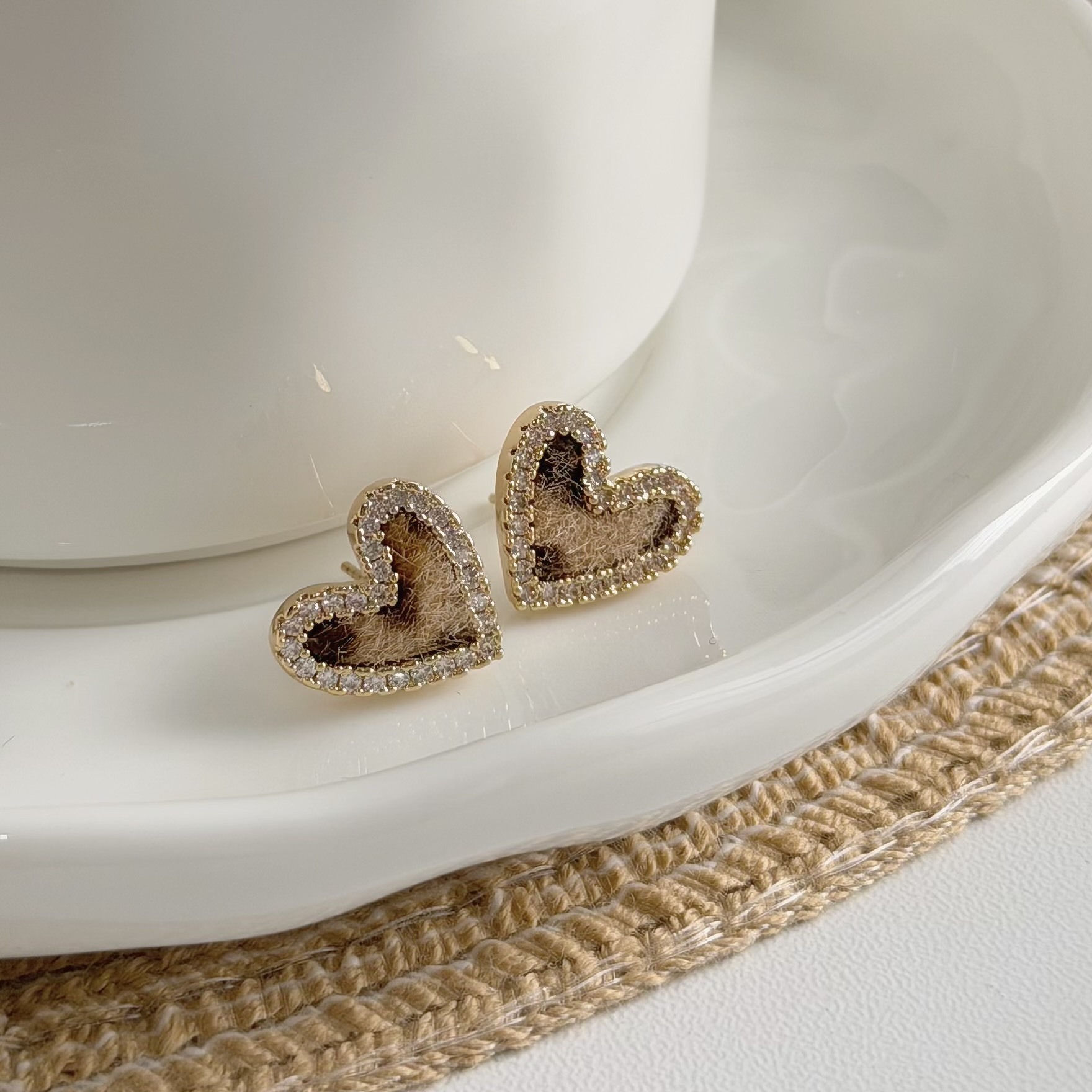 Z211排鑽豹紋愛心耳針