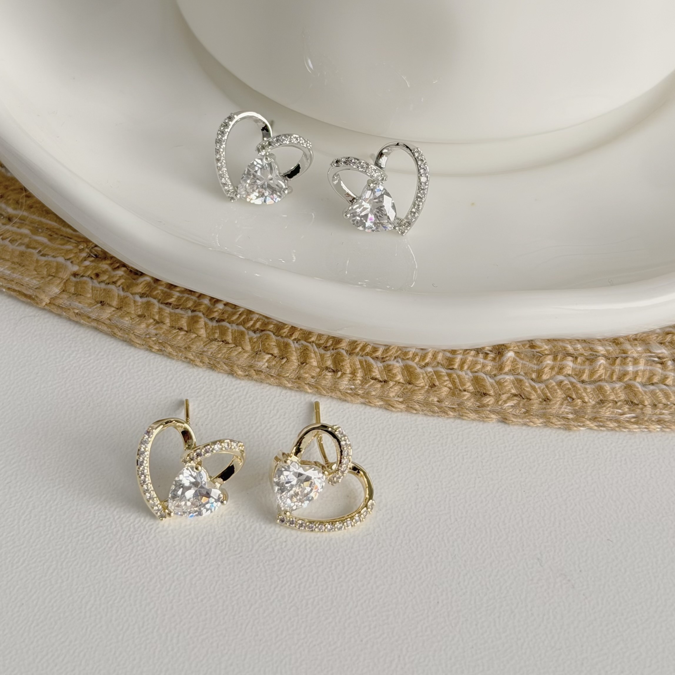 Z212排鑽鋯石愛心耳針