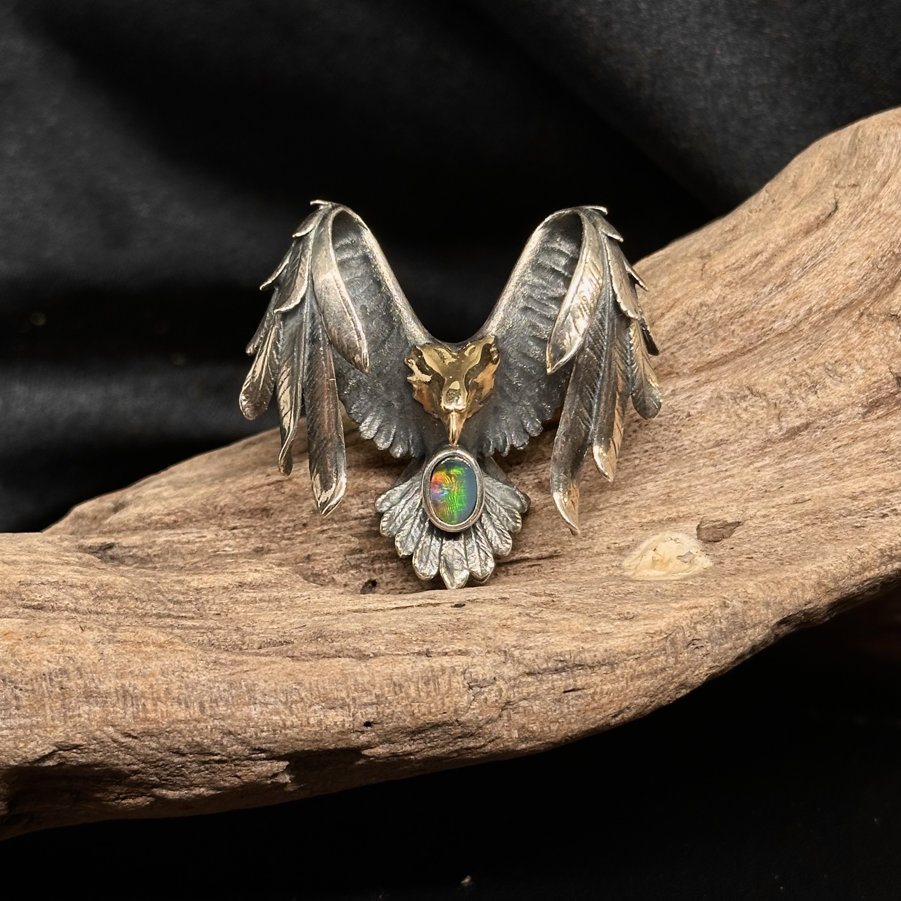 *Black Venom Jewelry- Freedom & Prayer 3cm 純銀18k金頭正面攻擊鷹鑲澳洲蛋白石