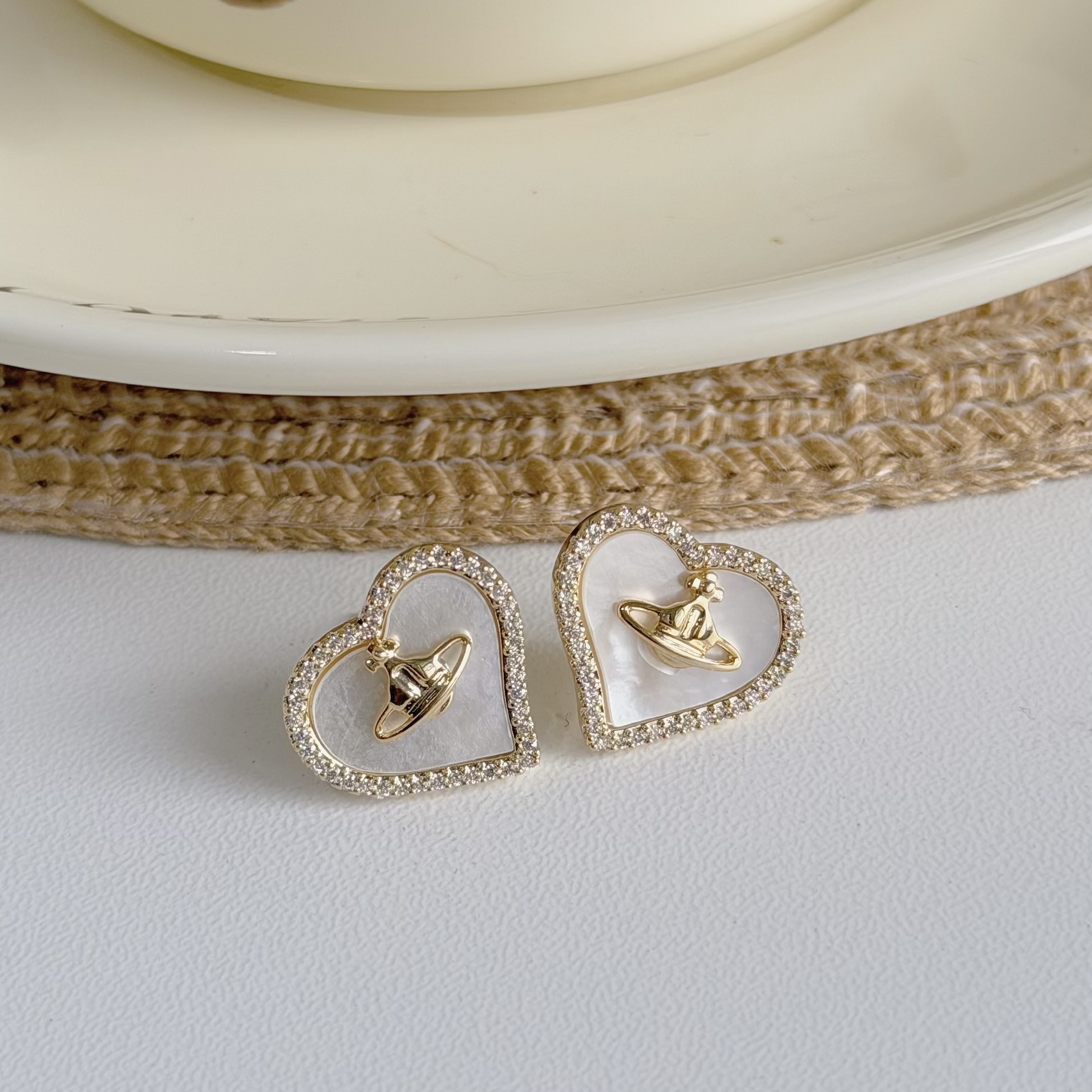 Z213排鑽貝殼星球愛心耳針