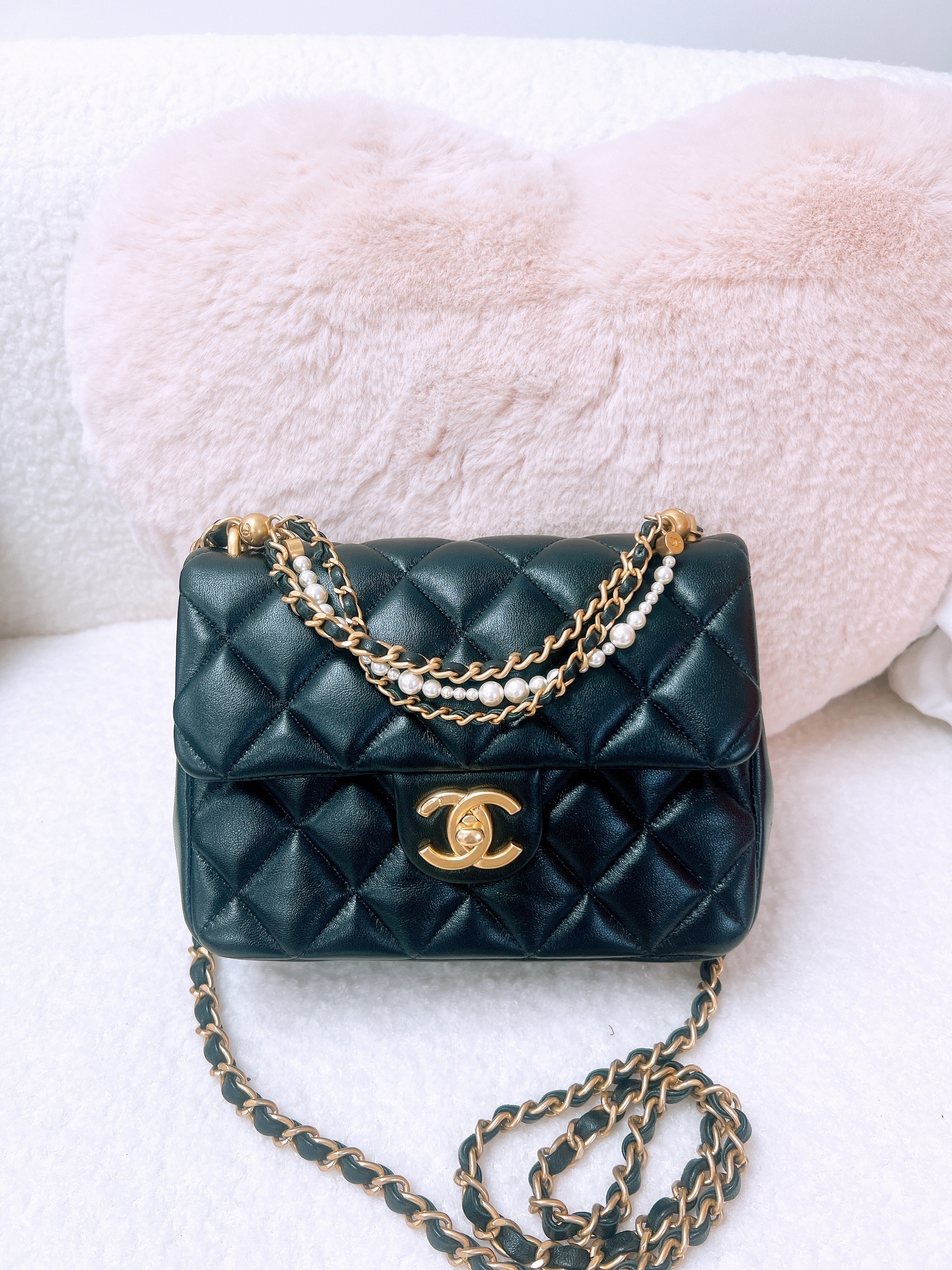 Chanel pearl chain flap bag (black GHW)