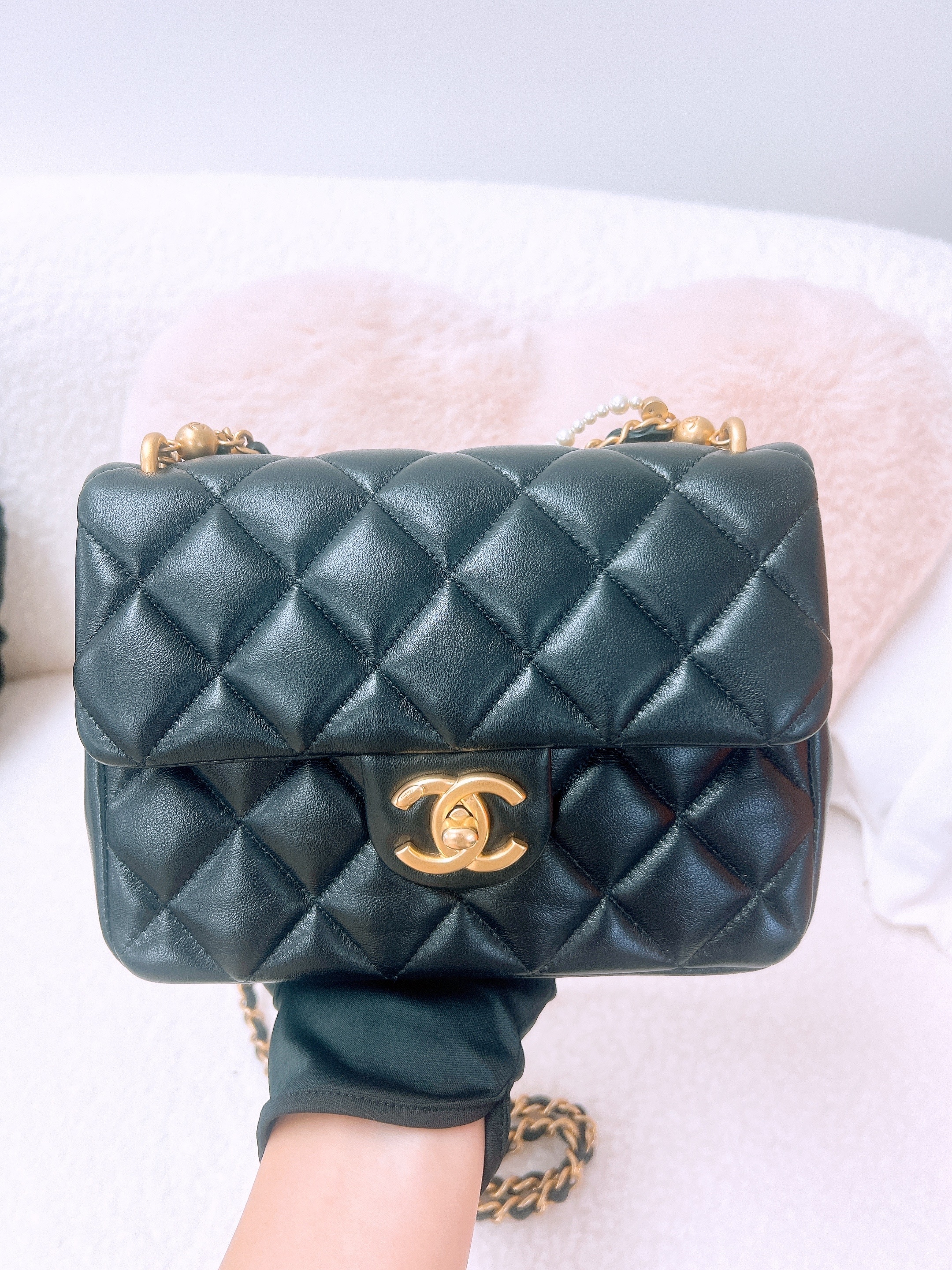 Chanel pearl chain flap bag (black GHW)