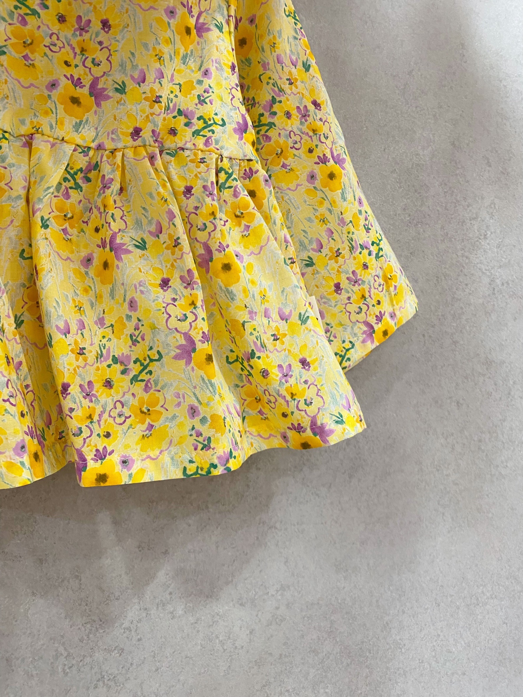 黃紫碎花 裙擺搖搖長袖上衣（80）