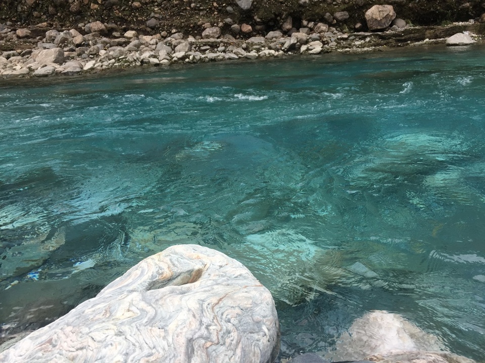 三棧溪的路線比一般入門溯溪谷複雜些,會遇到深潭、需要漂浮或穿救生衣的區段。