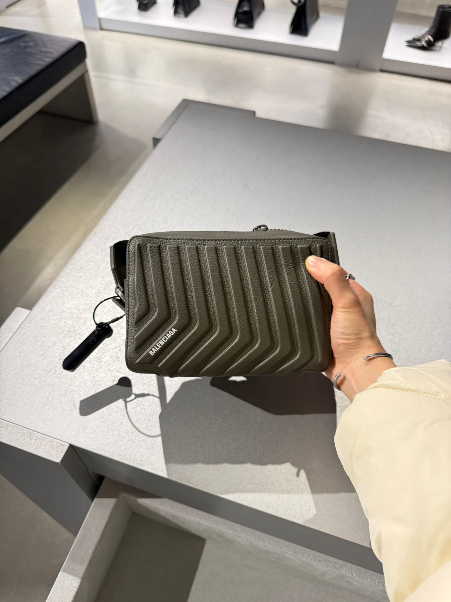 Outlet Balenciaga Camera Bag