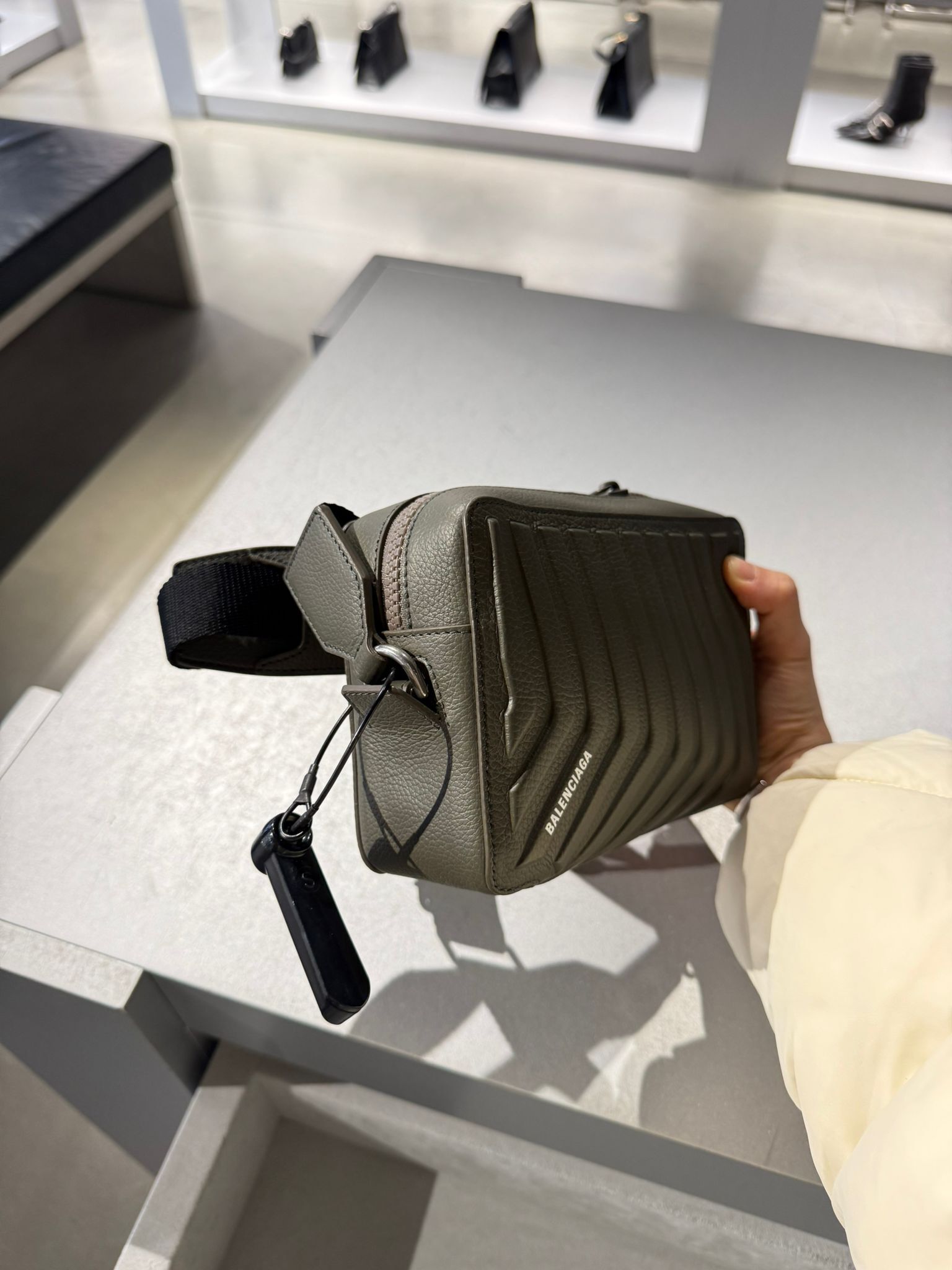 Outlet Balenciaga Camera Bag