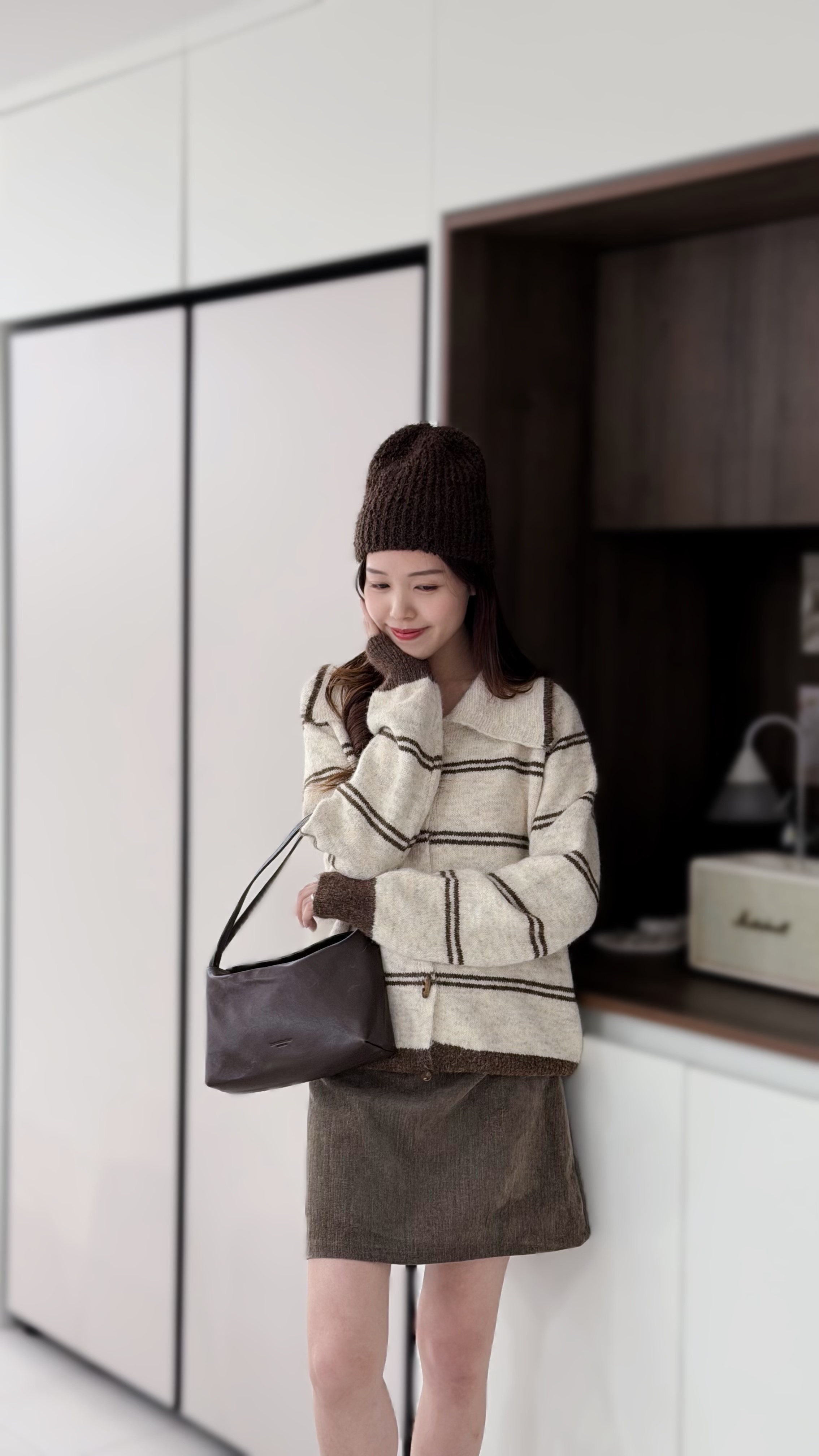 KR424 橫間牛角鈕扣反領冷衫-2色