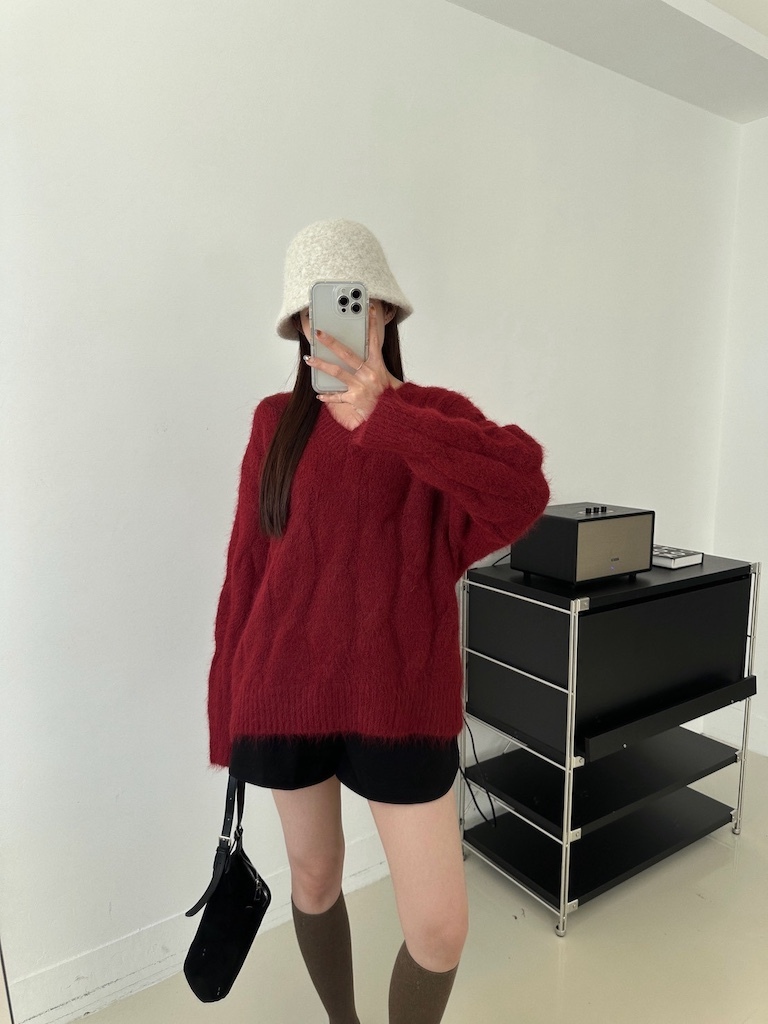 不顯胖！微V領麻花感毛衣