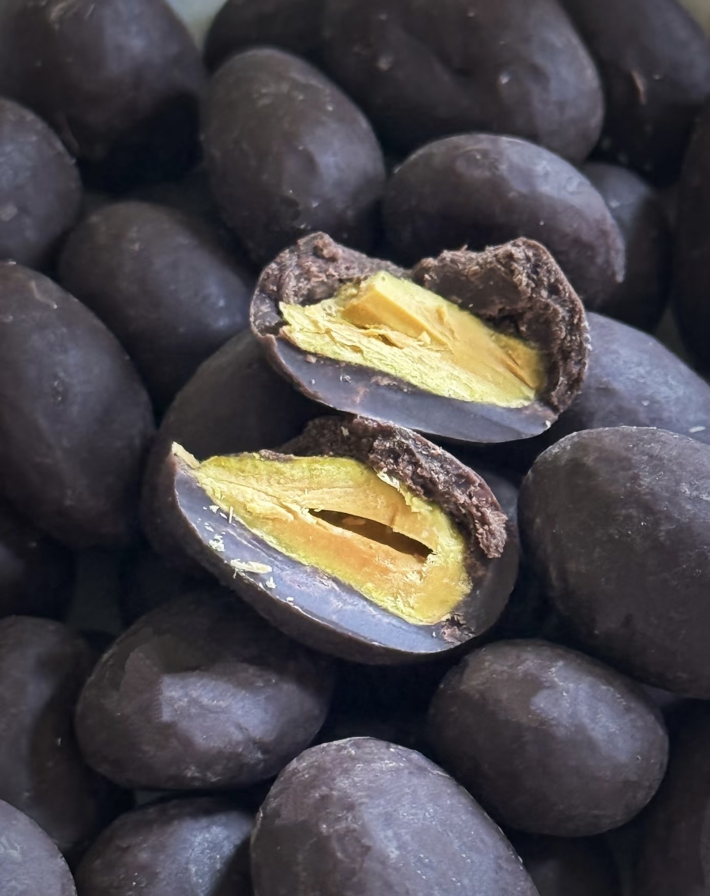 【預購】Trader Joe's K1206801 黑開心果朱古力 170g