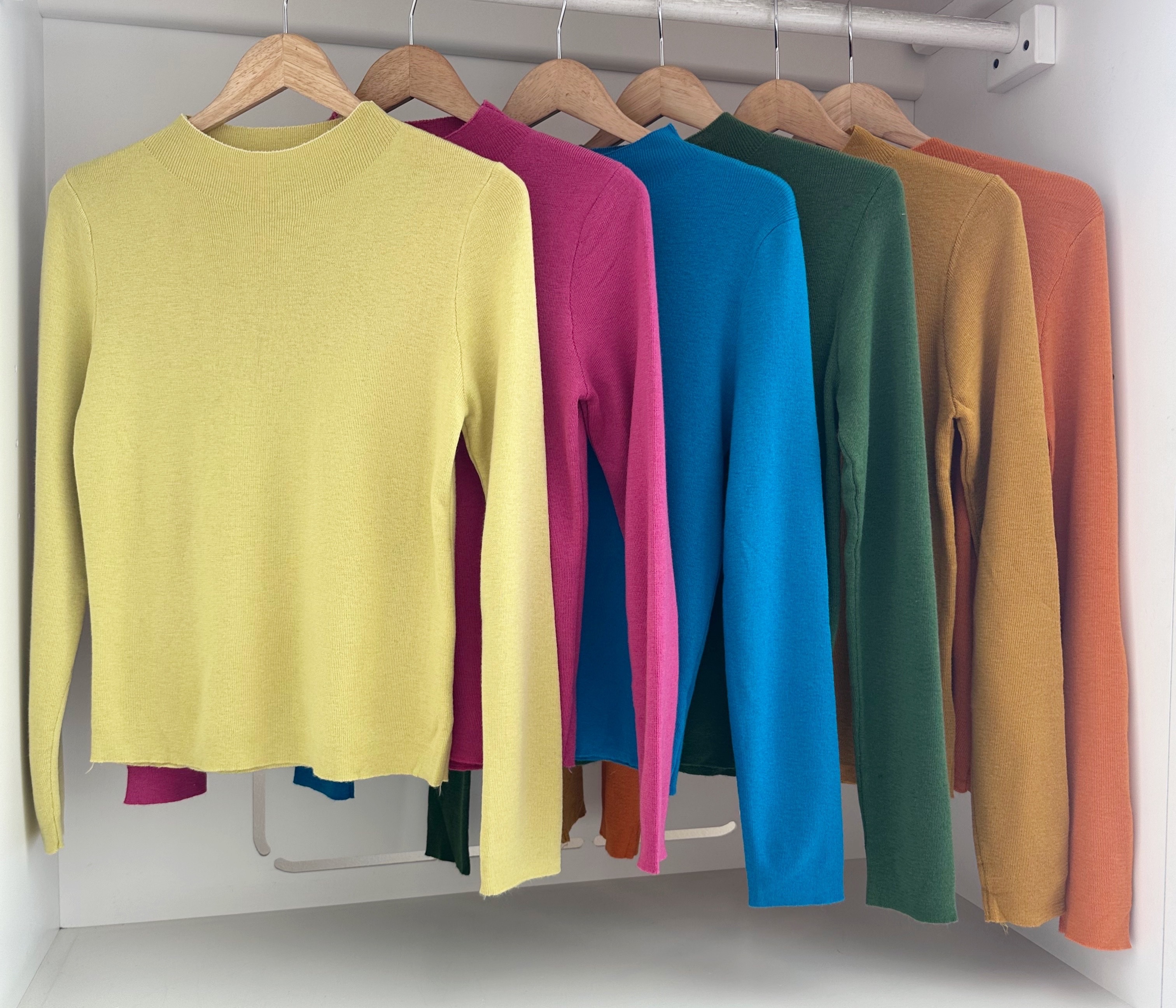 LONG SLEEVE HIGH NECK KNIT BLOUSE