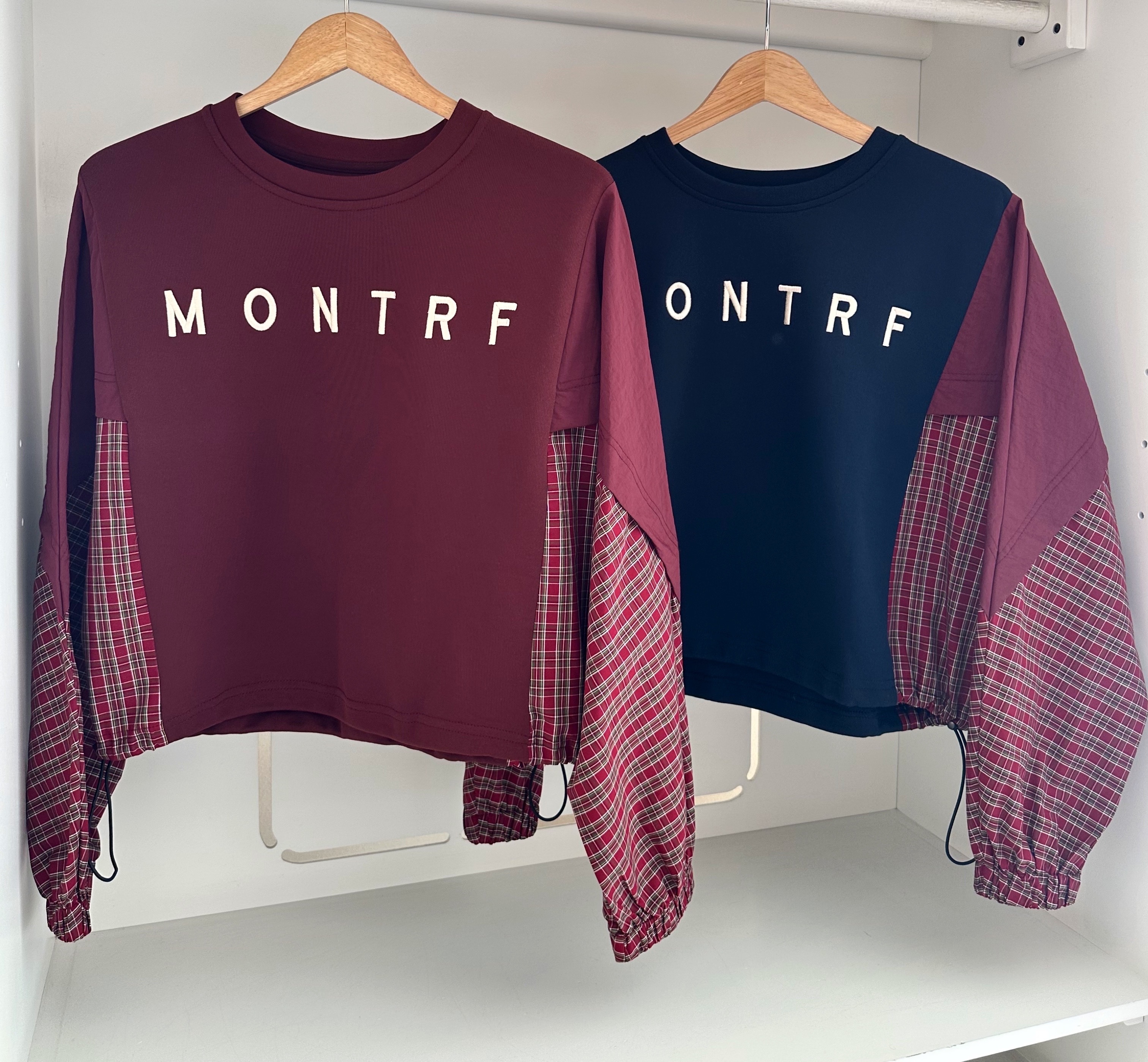 CHECKED SLEEVE WORDING PULLOVER