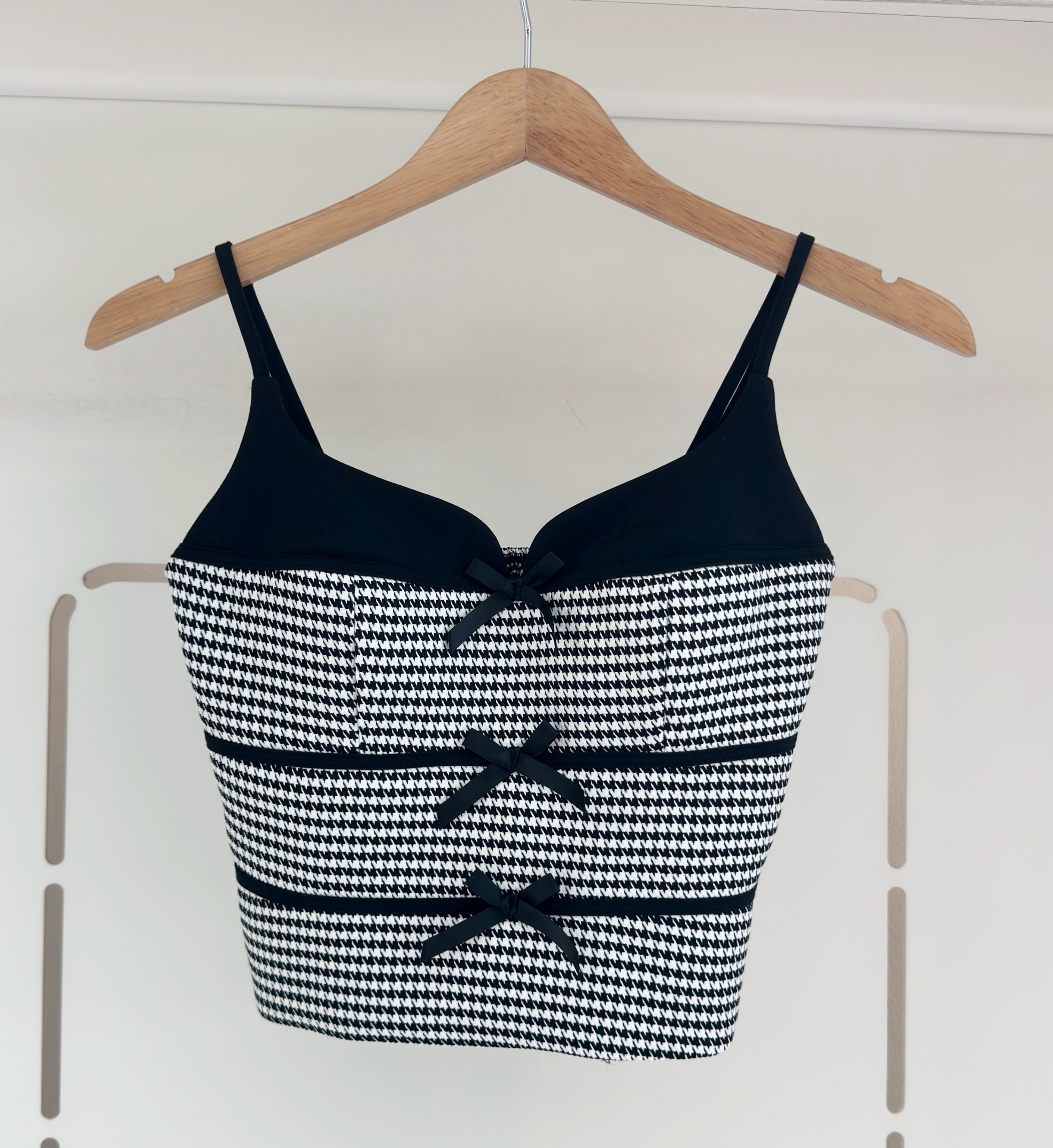 STRAP HOUDSTOOTH CROP TOP