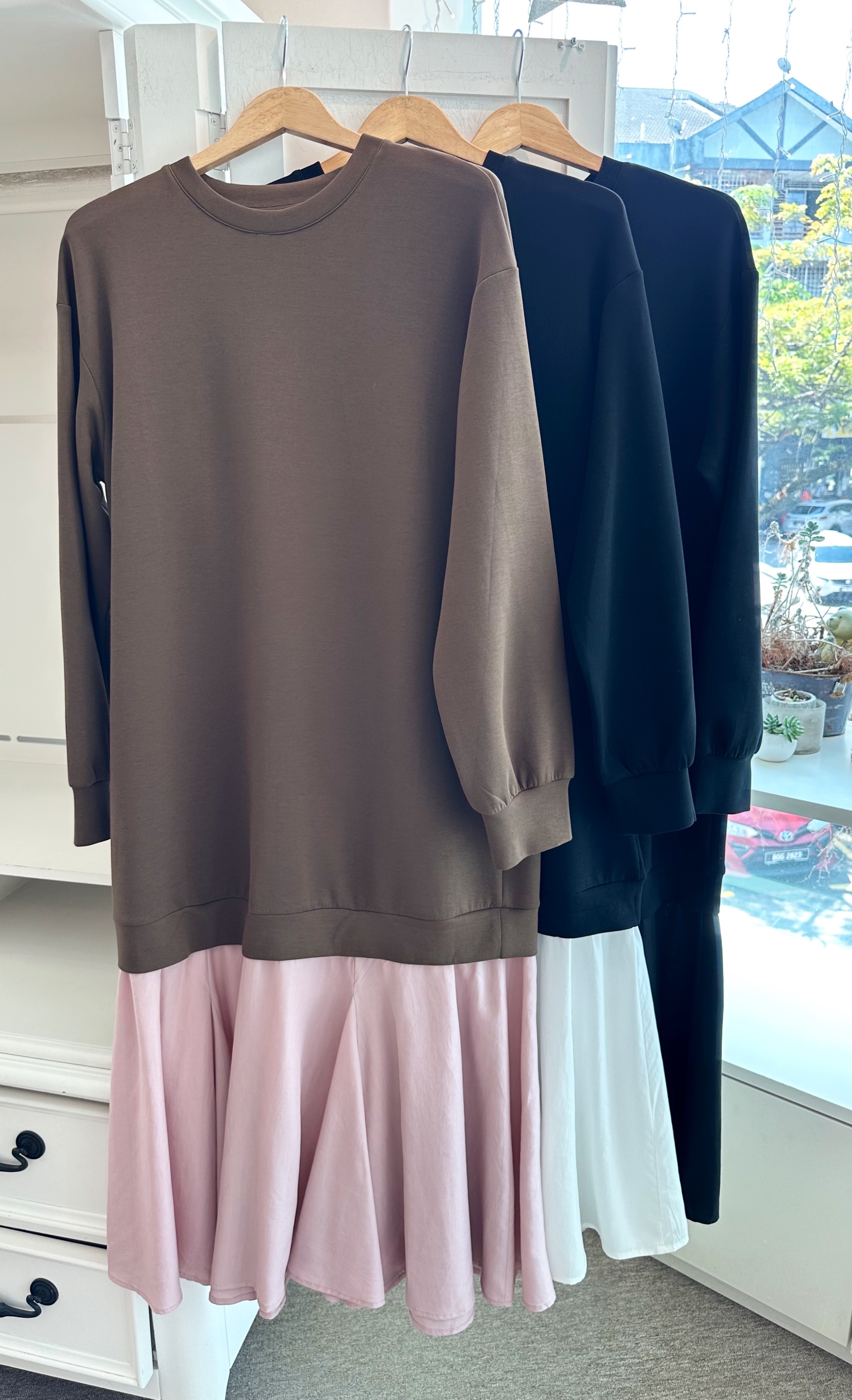 LONG SLEEVE TWO TONE SWEATER DRESS