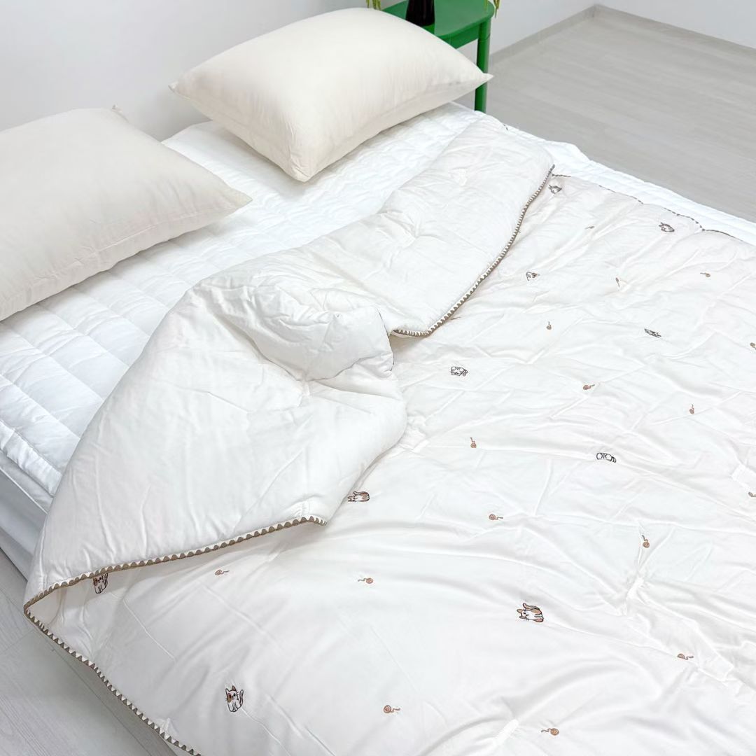 KQ5207 棒棒糖刺繡貓咪 (莫代爾) 此款偏薄