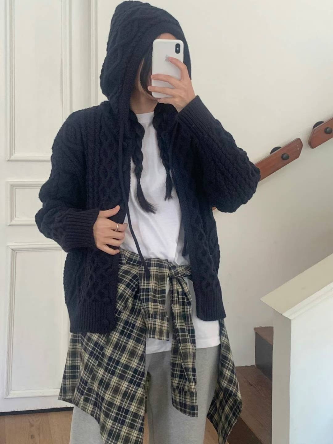 #228N634 鬆弛冬日，絕美麻花連帽鈕扣針織上衣