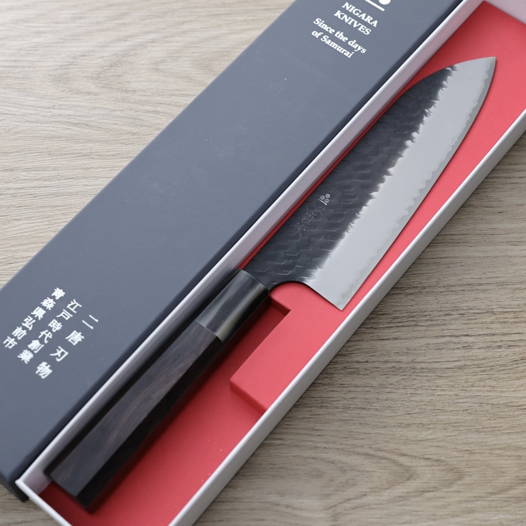 二唐刃物 三德 180mm SG2粉末HSS鋼 黑打鎚目