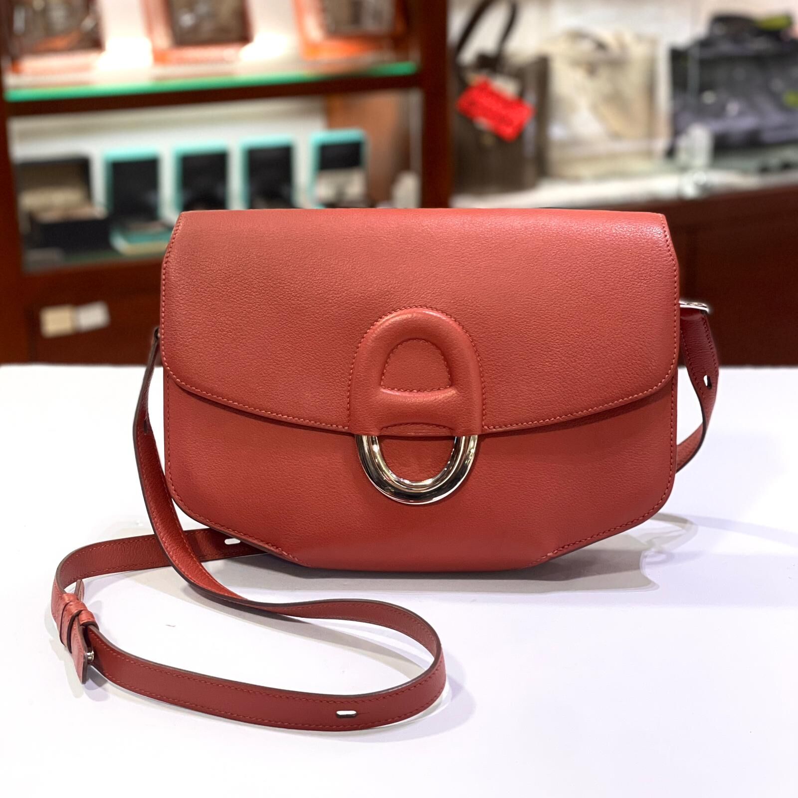 95%NEW二手HERMES CHERCHE MIDI 25 鐵繡紅EVERCOLOR皮銀扣 T刻 36/BRIQUE #豬鼻包 #兩年免費保養 #香榭站正品