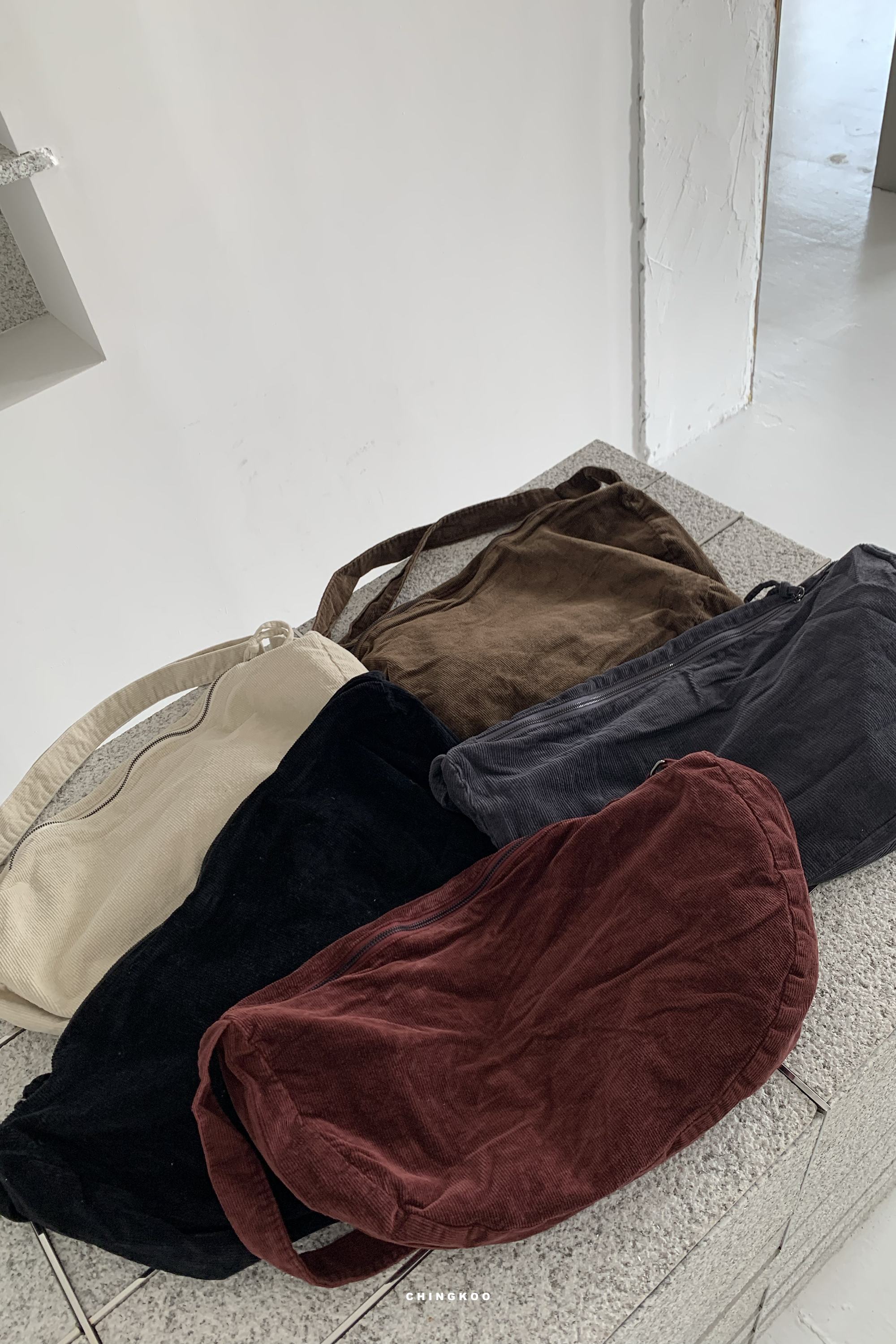 Last Month｜復古燈芯絨半月包 5色