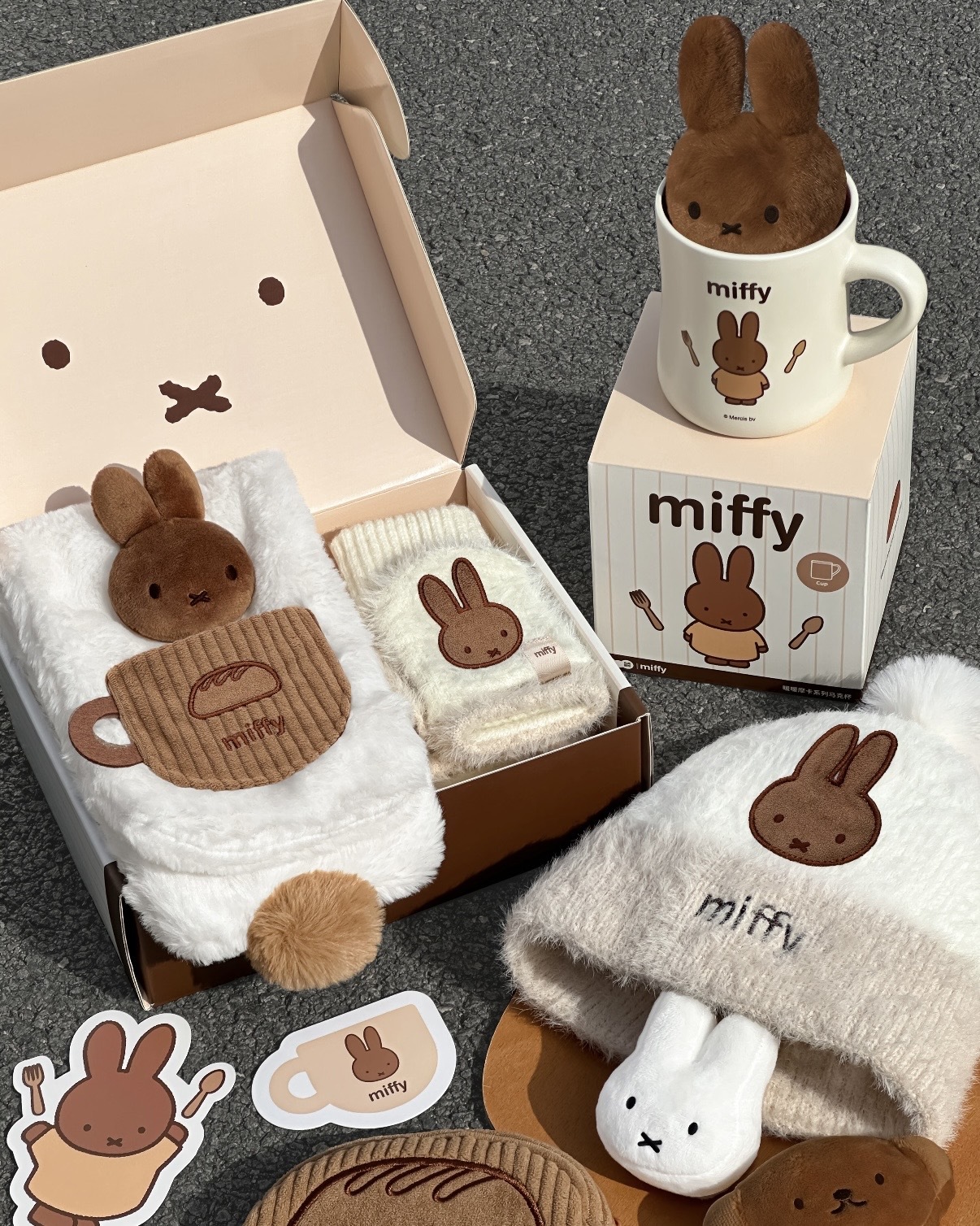 miffy 米菲兔 冬日暖暖 摩卡系列 保暖禮盒 手套 圍巾 馬克杯 / 預購