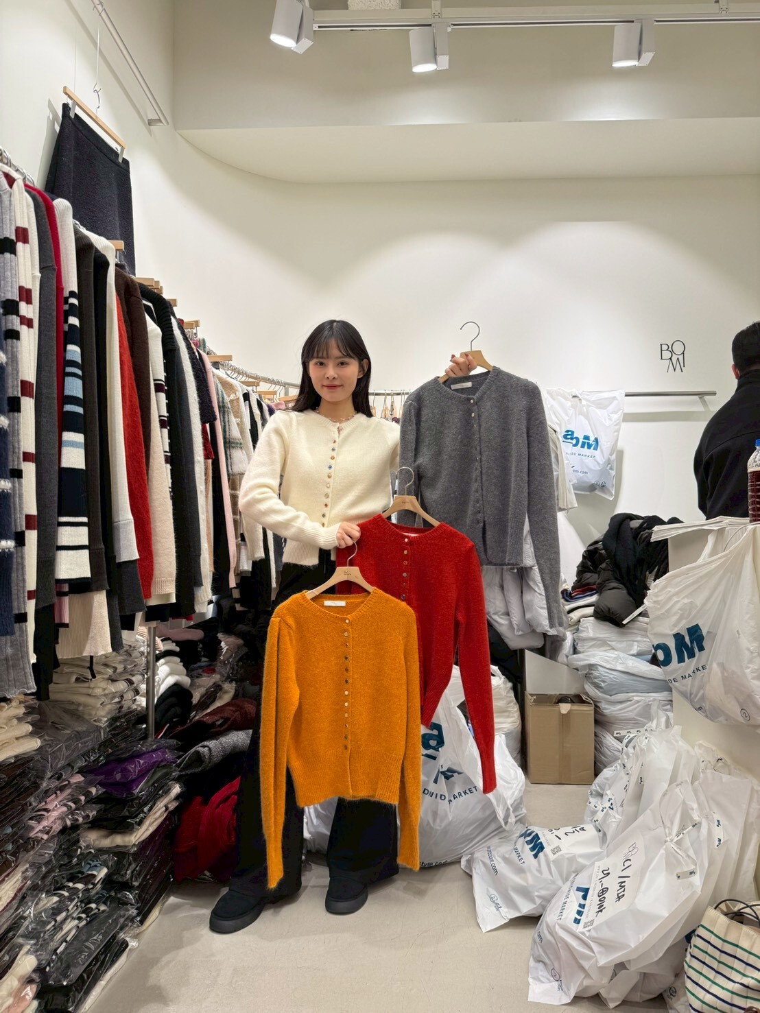 BM5313 鬆軟顏色鈕扣針織外套