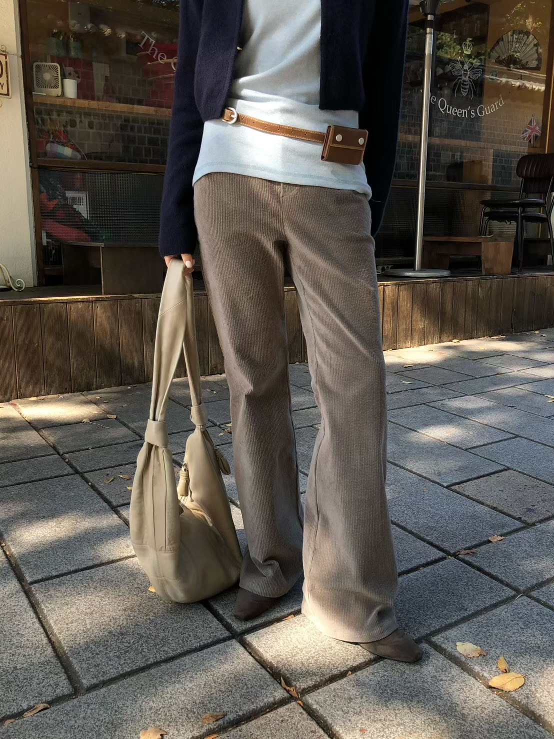 單釦絨布直筒長褲