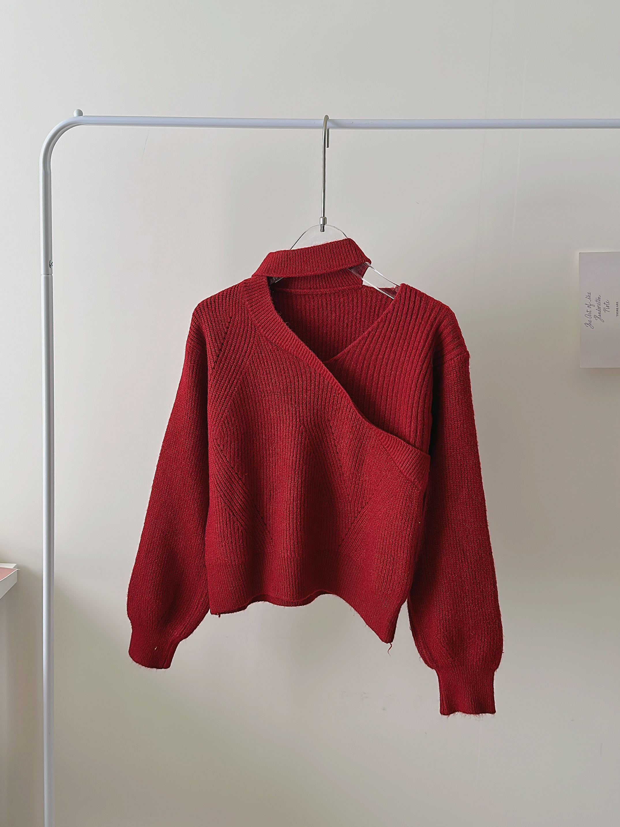 現貨🚚酷辣單肩挖空掛脖針織上衣💕