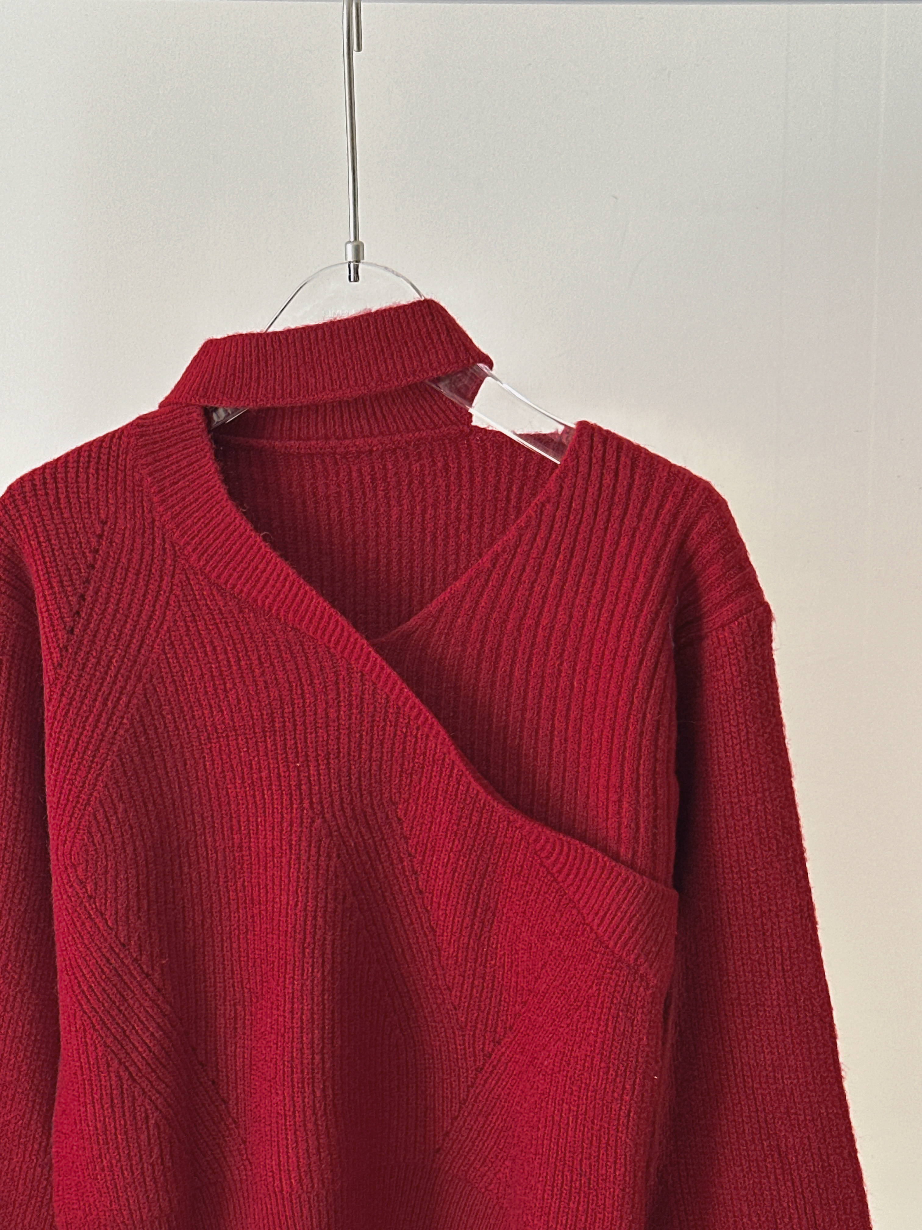 現貨🚚酷辣單肩挖空掛脖針織上衣💕