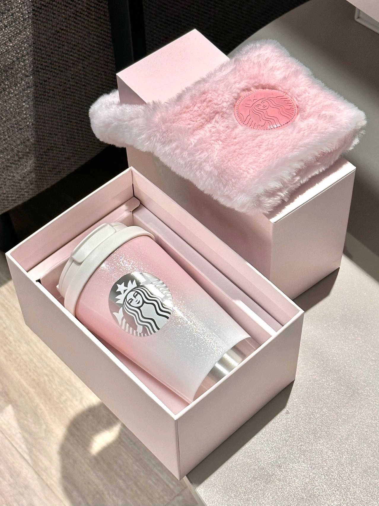 【預購】國外限定 Starbucks 星巴克 冬季限定 漸變粉 隨行杯 毛毛 杯套 禮盒