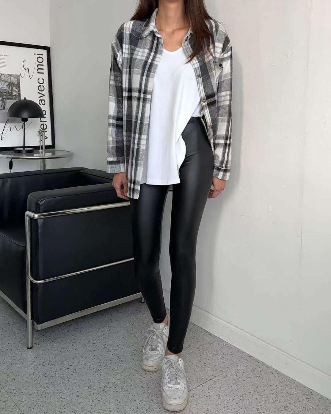 【超激瘦的彈性內磨毛仿皮內搭褲】（現貨）