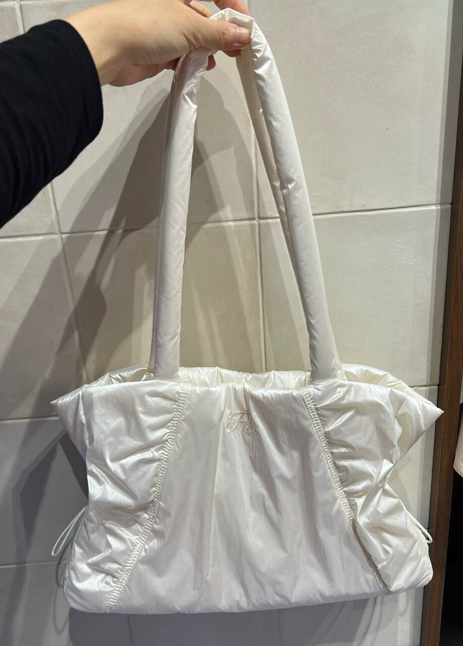 [K] FILA IVORY FS253RB01F002 WOMEN'S GLOSSY SHIRRING SHOULDER BAG, 8800286849223 (KFL27)