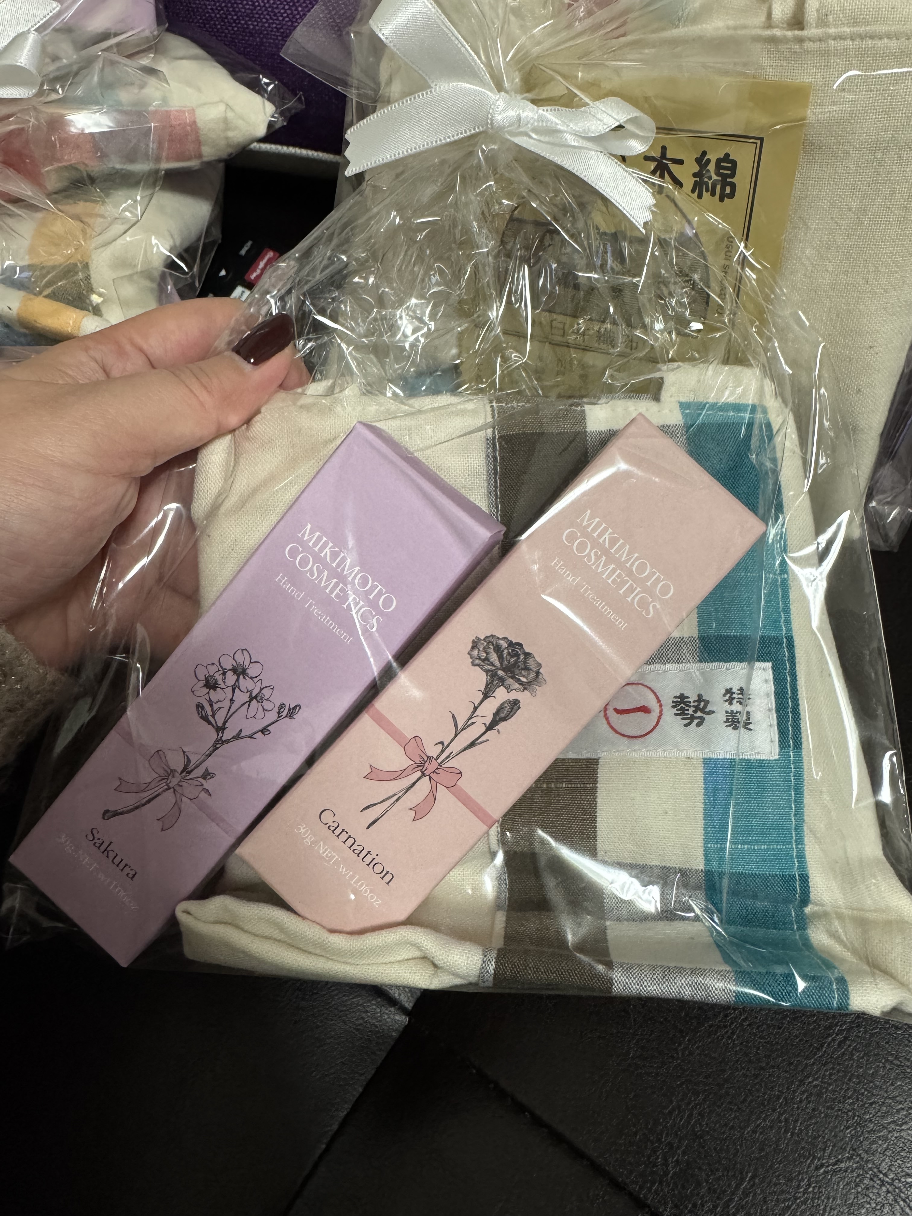 7/12 伊勢限定  Mikimoto Hand Cream  Sakura/Carnation 連木棉袋