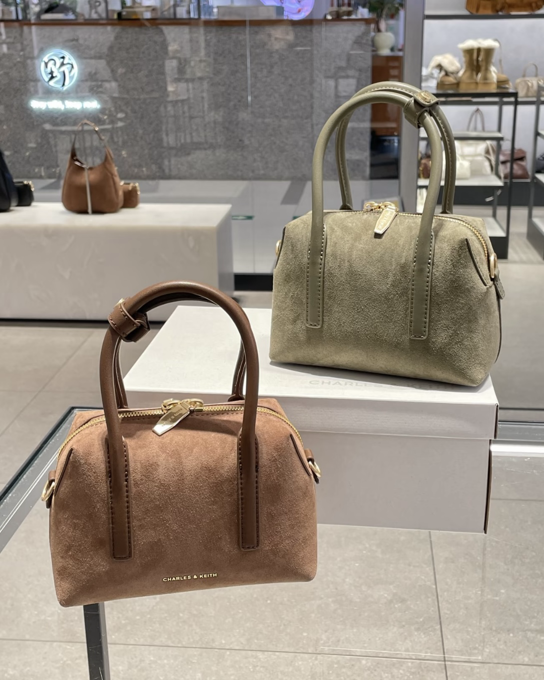 CHARLES & KEITH 小CK 麂皮 保齡球包 手提包 肩背包 波士頓包 摩卡棕 深橄欖綠